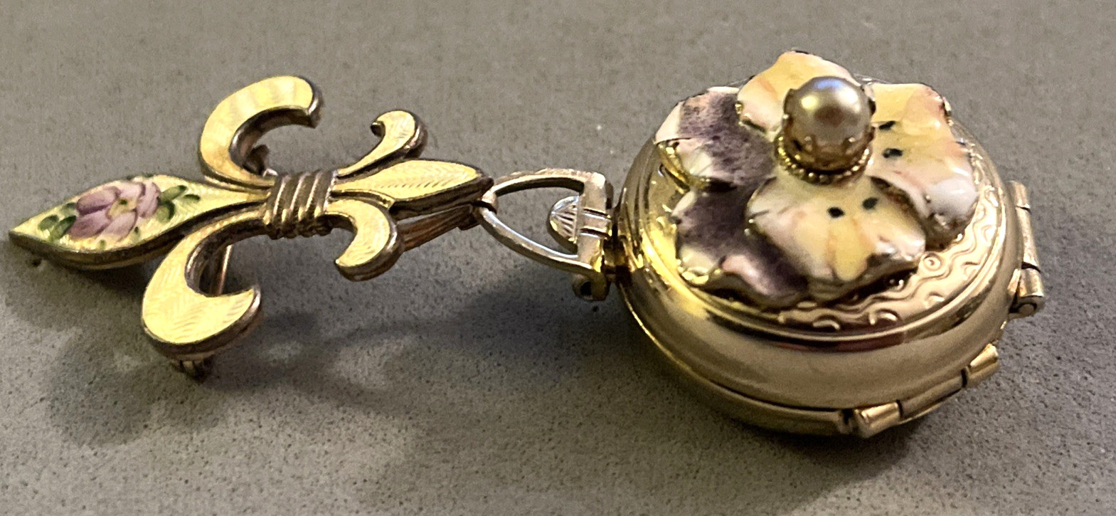 Vintage CORO Pegasus Fleu de Lis Enamel Pansy 4 Way Photo Pin Brooch Locket