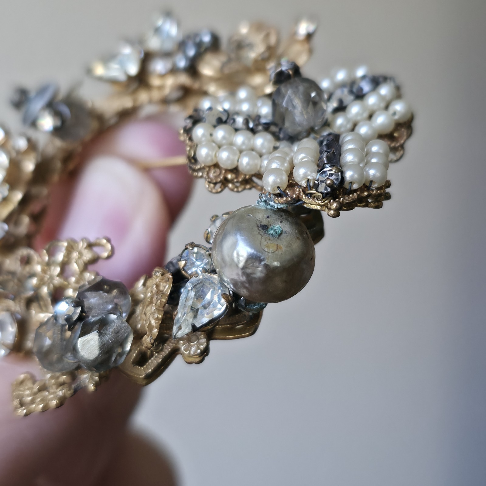 Vinatge Original By Robert Brooch Faux Pearl Gray Smokey Stones Gold Tone READ