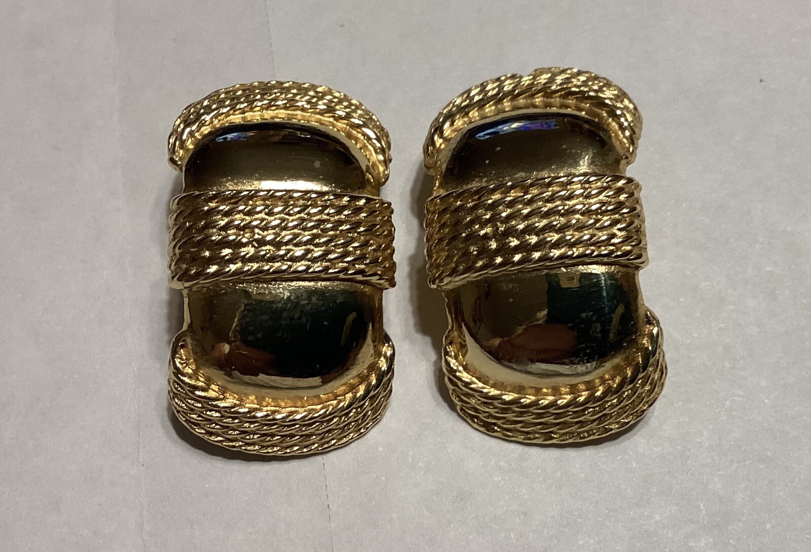 Gay Boyer Gold Tone Oval Rope Clip On Earrings Vntage Signed