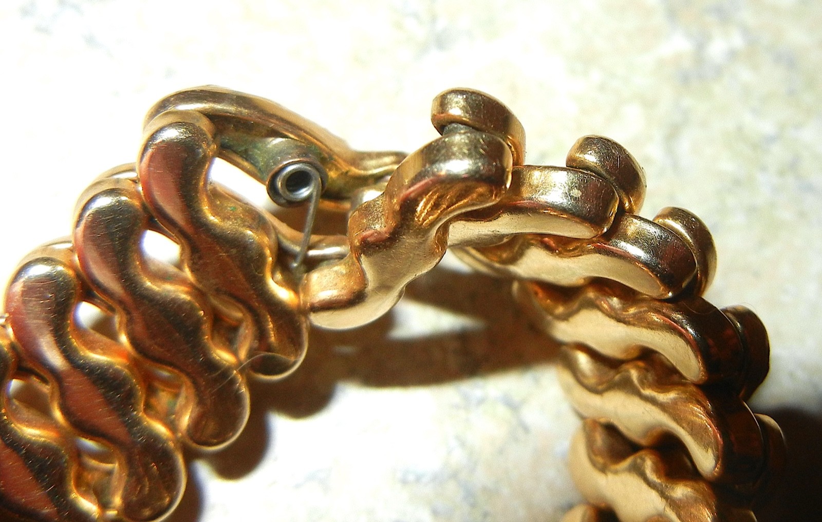 VINTAGE CARMEN THE DFB CO CAMEO SWEETHEART EXPANSION BRACELET HEART G.F. AS IS