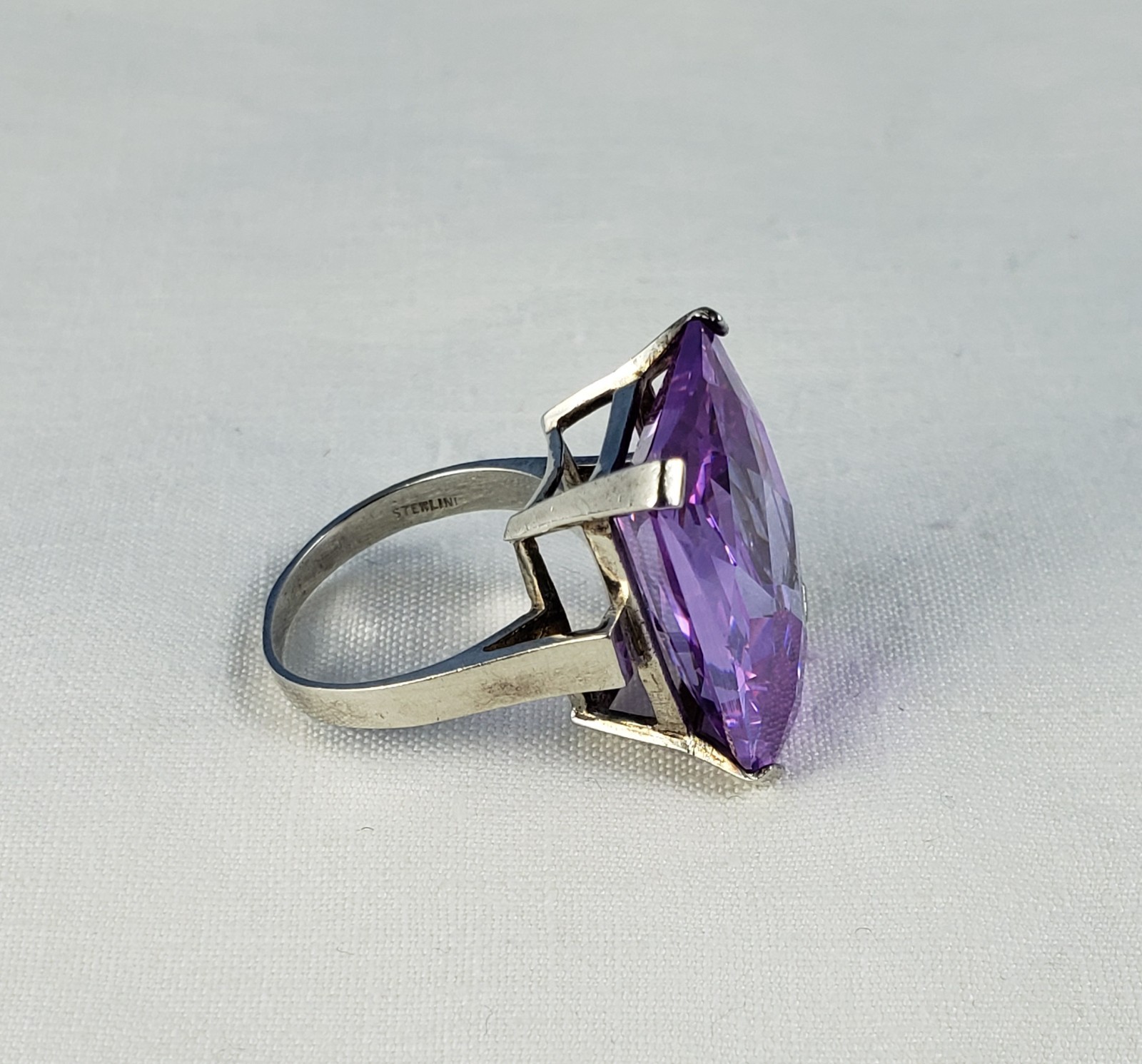 Vintage sterling silver changing color pink lilac stone cocktail ring sz 7.25