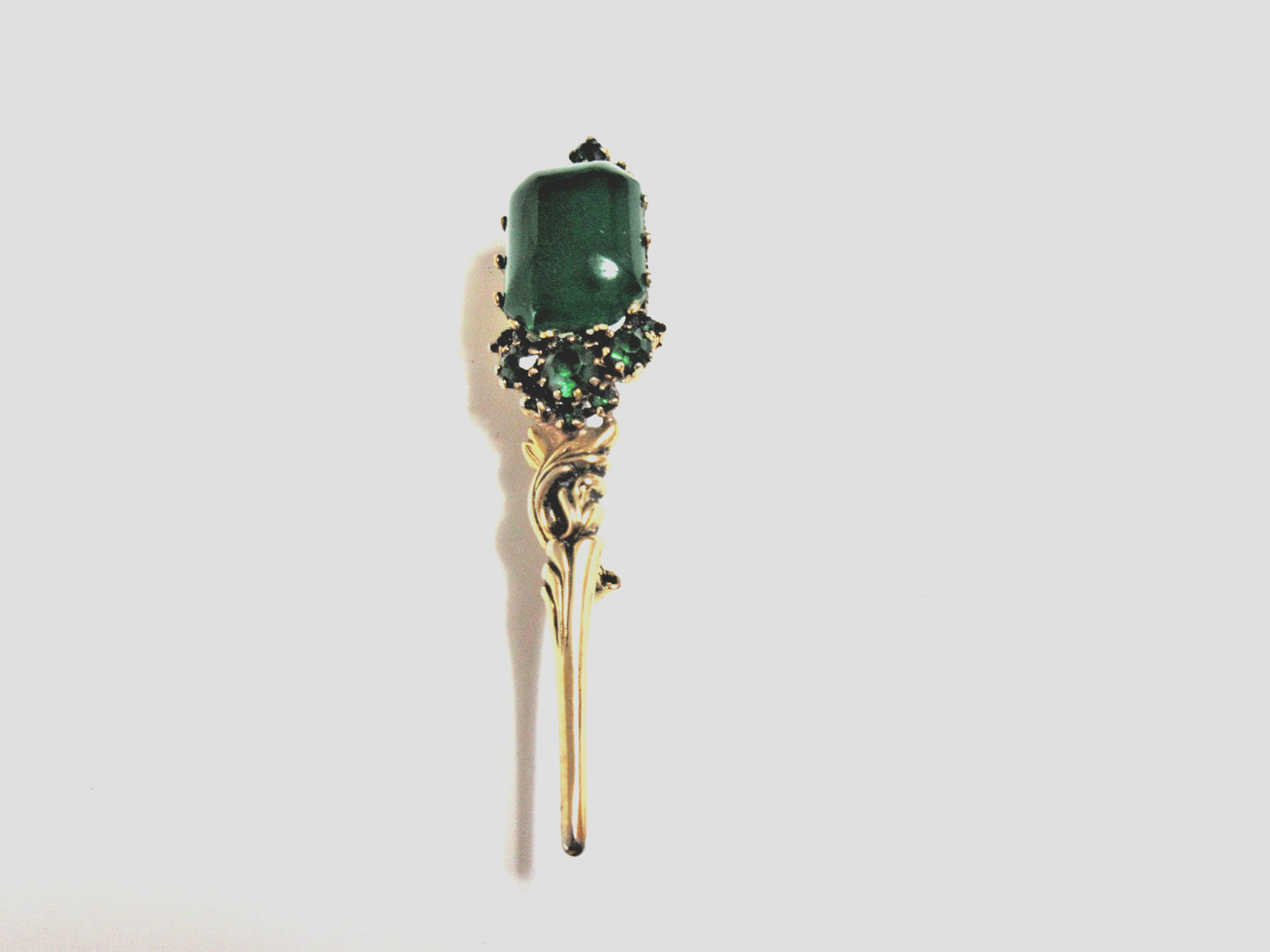 AUSTRIAN GOLDTONE RHINESTONE GREEN EMERALD CUT CABOCHON SCEPTER STYLE PIN BROOCH