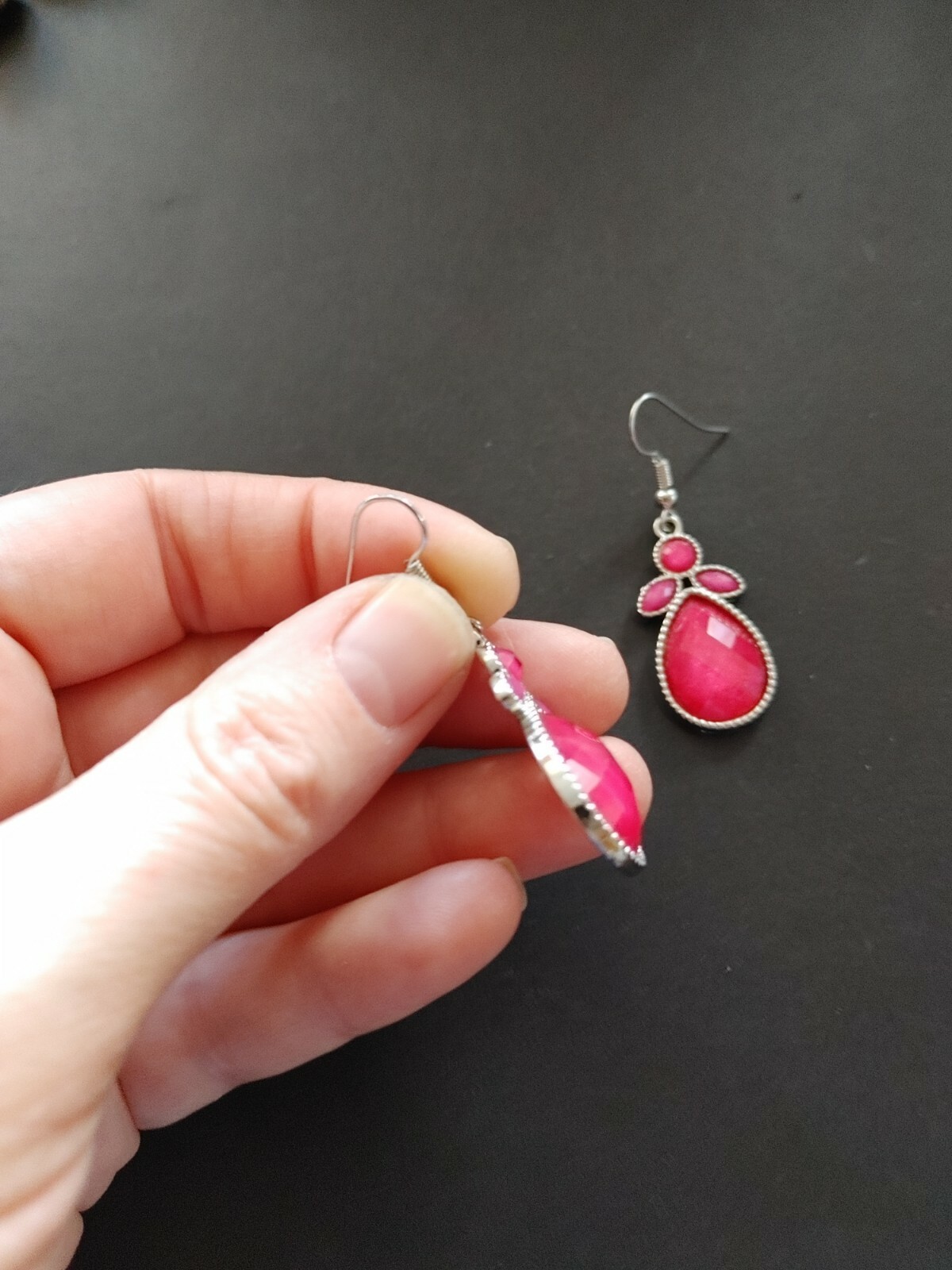 Vintage earrings hot pink faceted acrylic rhinestone silver tone metal
