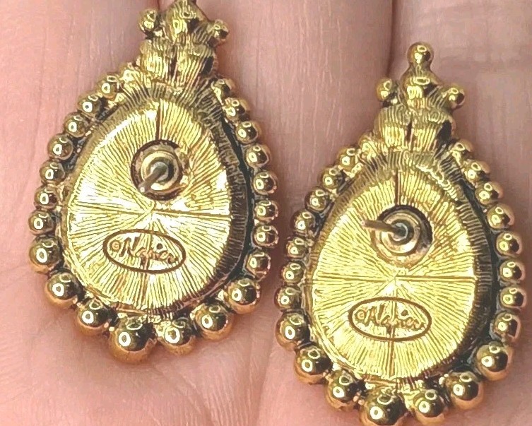 Vintage Napier Stud Earrings Gripoix Glass Cabochon Merlot Teardrop Pearl 1.25″