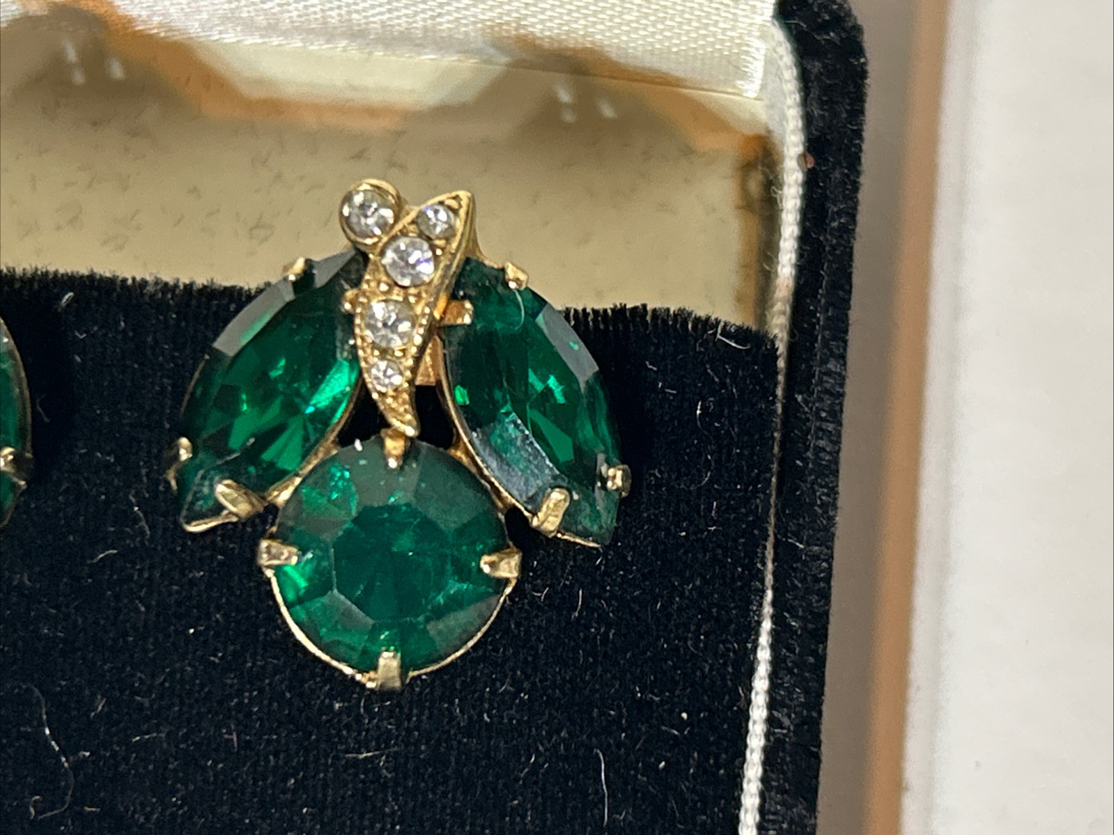 Vntg Eisenberg Ice Earrings Dark Green Rhinestone Clip Missing 1 Rhinestone (c7)