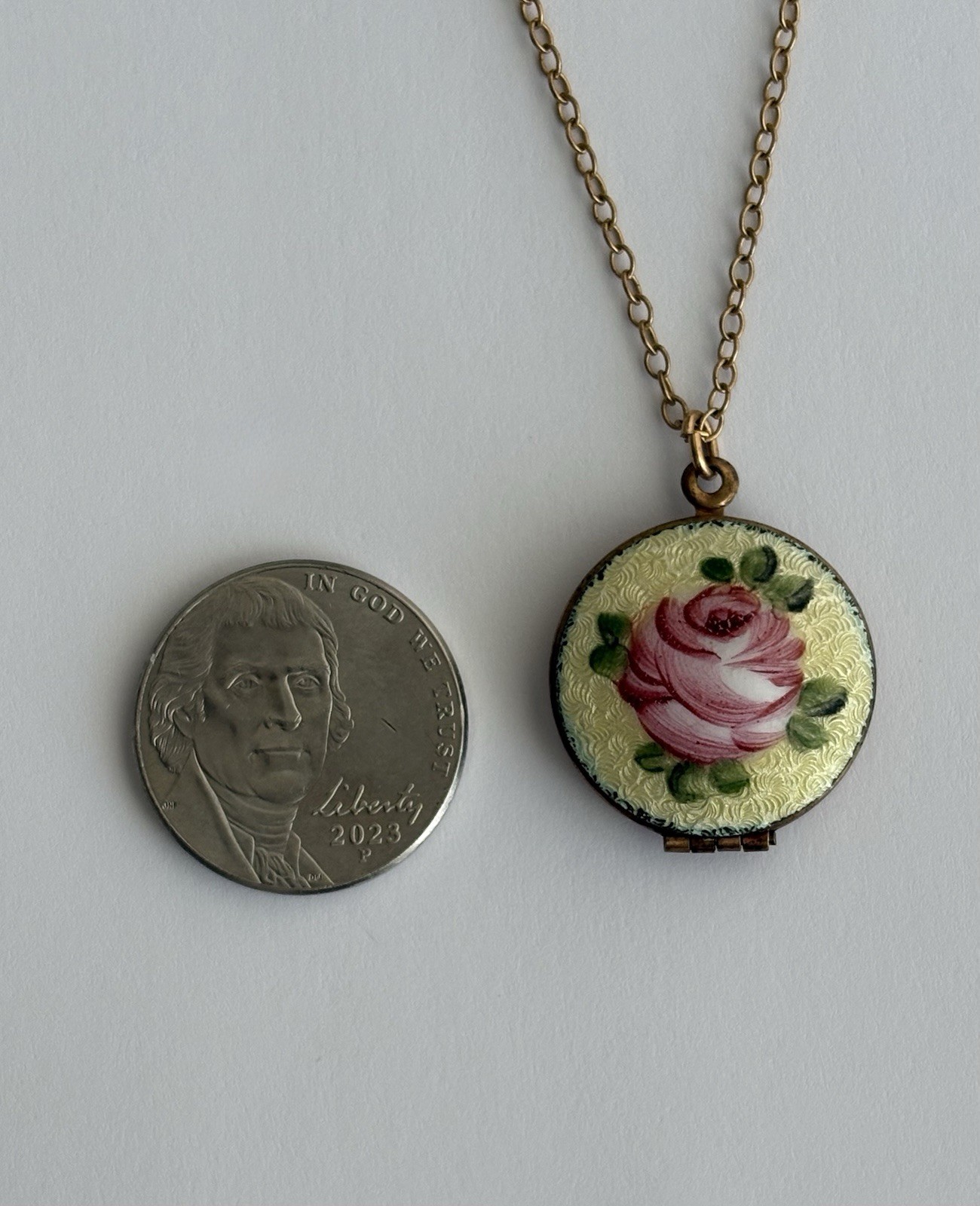 GOLD FILLED FRENCH ENAMEL ROUND LOCKET ROSE 18” NECKLACE 6.10 GRAMS VINTAGE