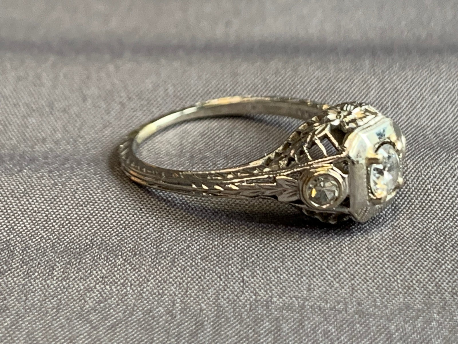 Vtg White Gold Diamond Ring 2.55g Fine Jewelry Size 5.25 Band Clear Stone *READ*