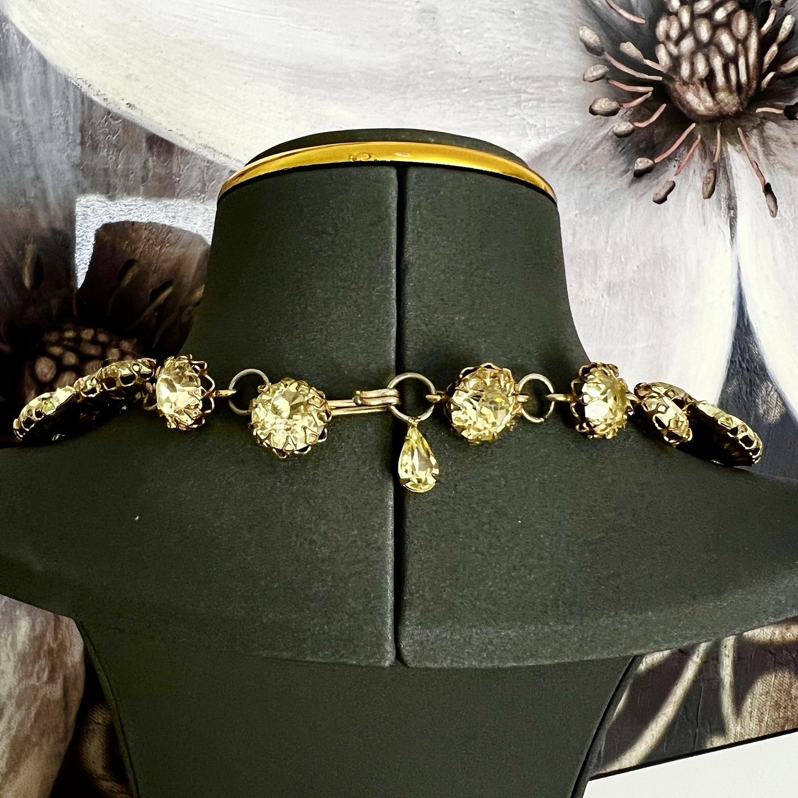 Vintage Schreiner Bright Yellow Foiled Crystals Rhinestone Collar Necklace