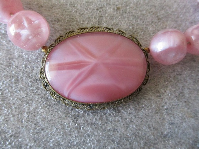 VINTAGE PINK GLASS 14K YELLOW GOLD BEAD CHOKER NECKLACE – 16.5″