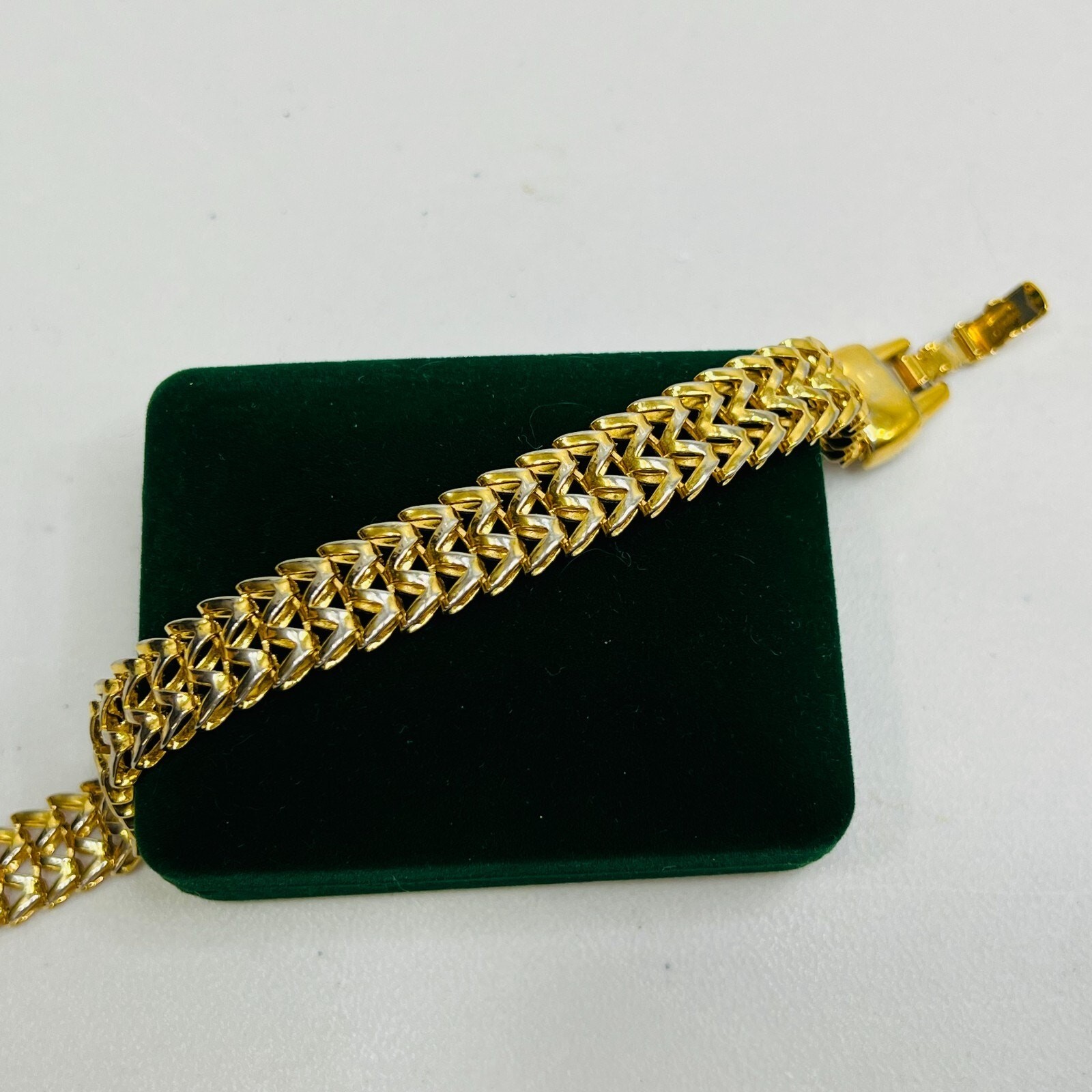 Vintage Bracelet Gold Tone Open Bold Specialty Links 1980s Chain 8 inches