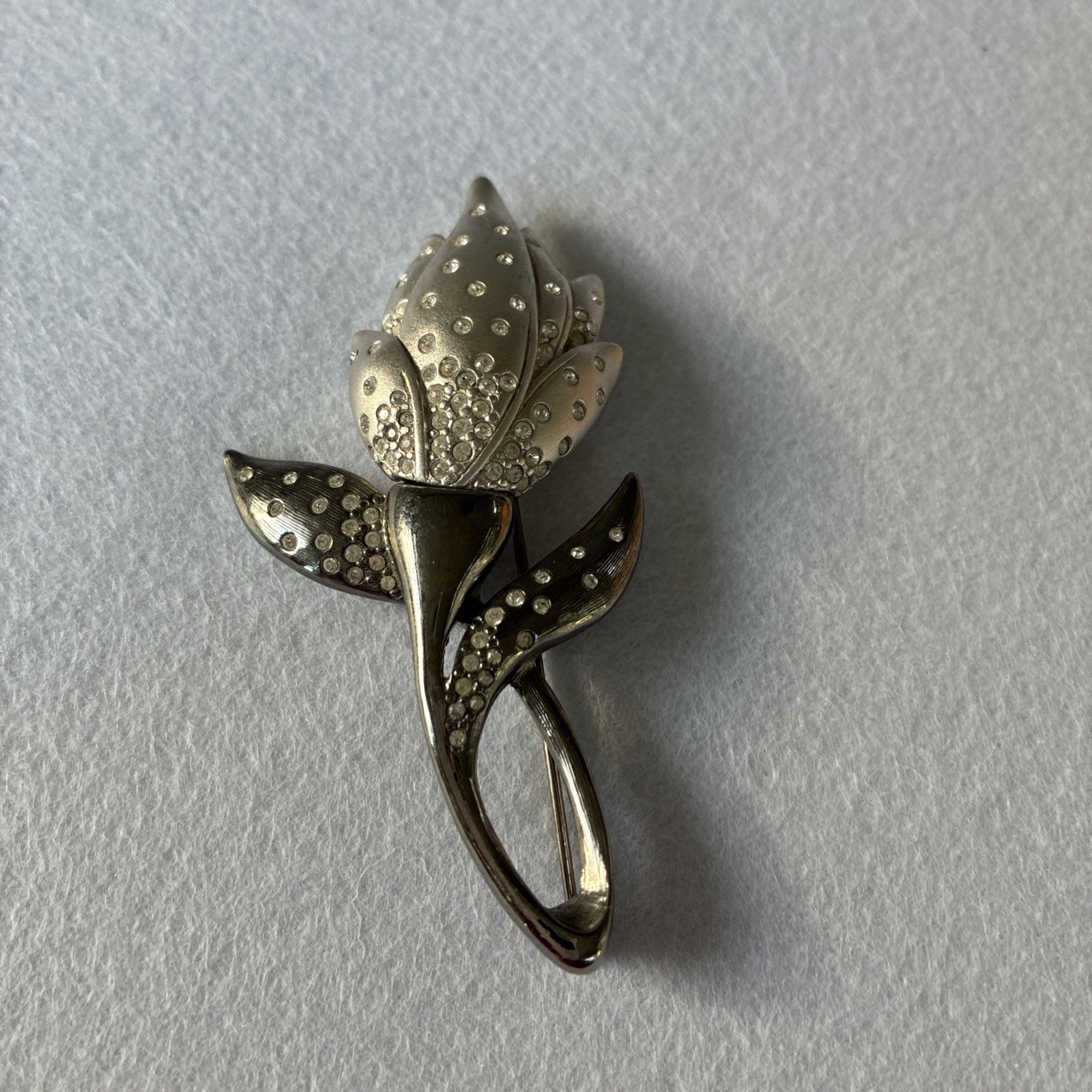 VINTAGE SWAROVSKI STUNNING AUSTRIAN CRYSTAL ROSE BROOCH FLOWER PIN