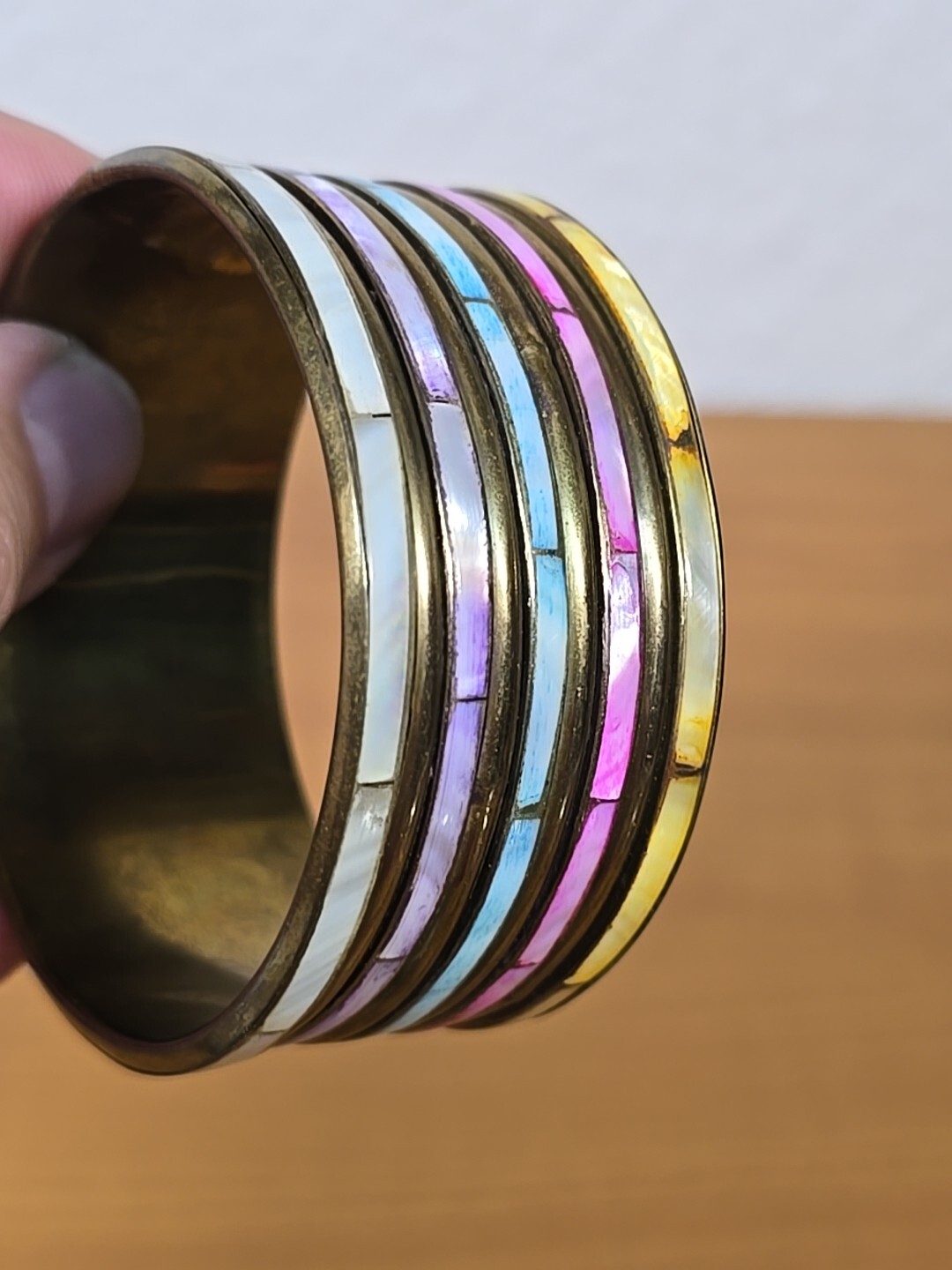 Vtg Brass Bangle Inlay Mother Of Pearl/Abalone Bracelet Multicolor 1.25″ W India