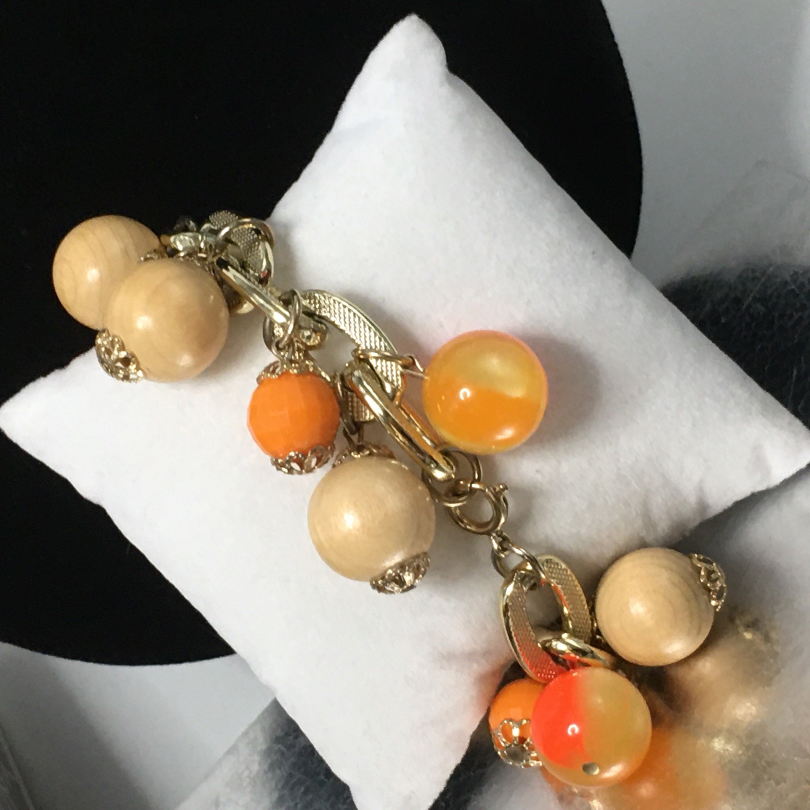 1960s VTG Chunky Multicolor Beaded Cha Cha Bracelet Lucite and Wood 8″