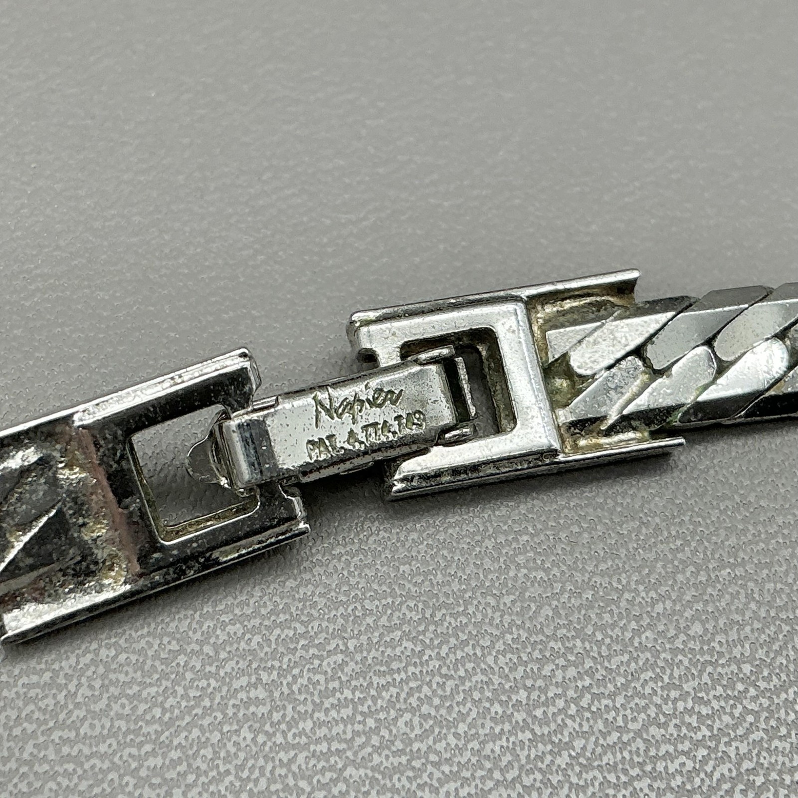 Vintage Napier Necklace Silver Tone Flat Herringbone Chain Womens 22″ Signed