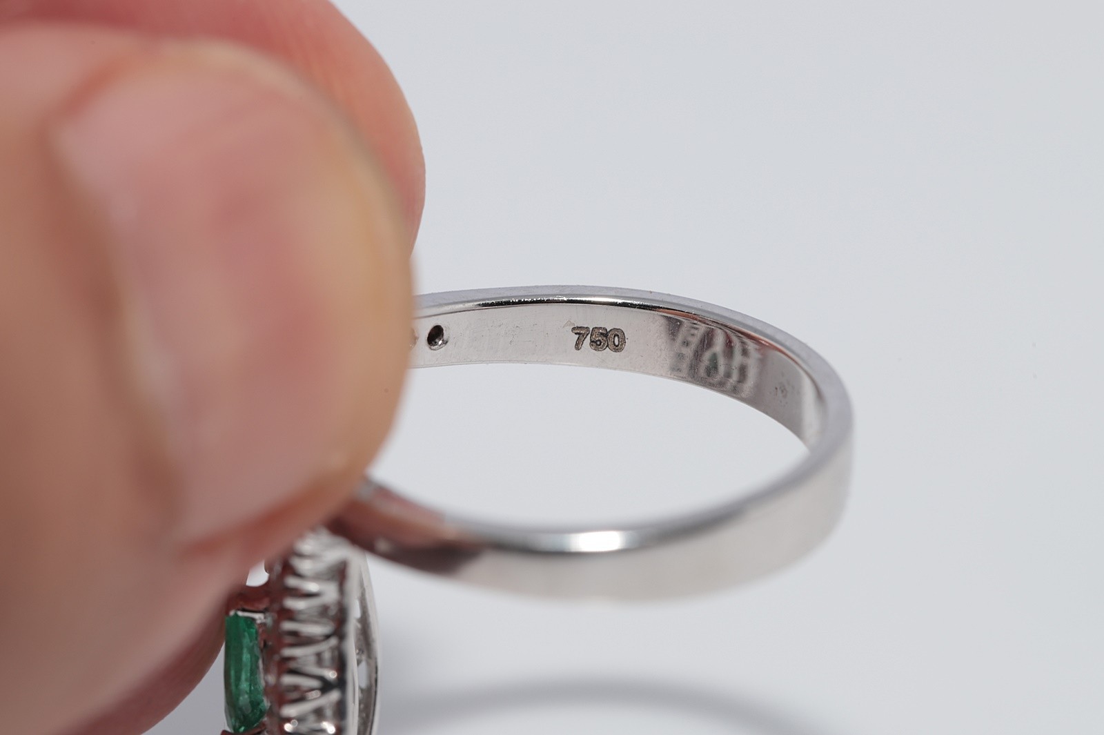 Vintage Circa 1990s 18k Gold Natural Diamond And Emerald Decorated Ring