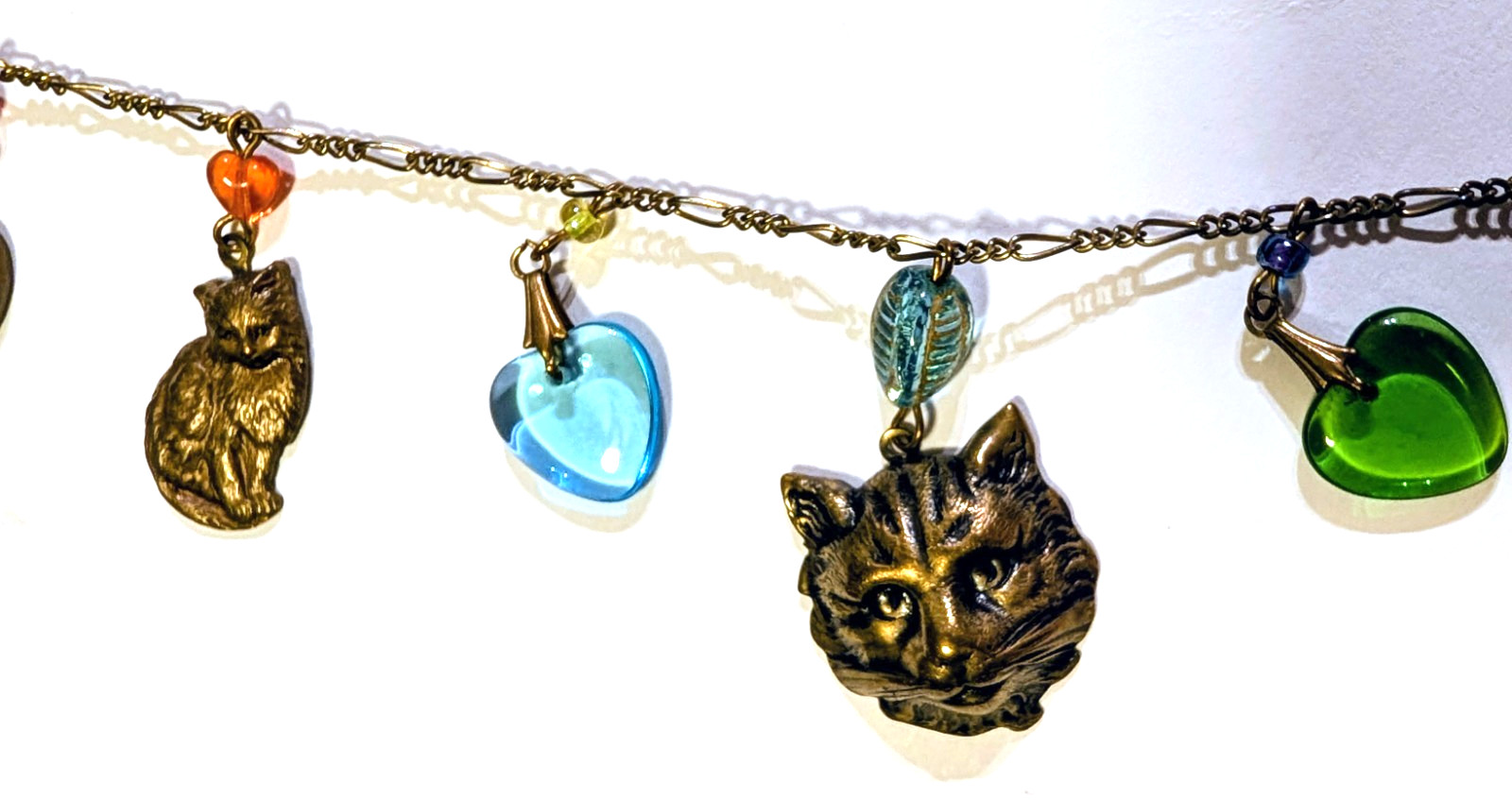 VTG GLASS WORKS STUDIO 30″ Dangling Charm Necklace 20 Dangles Hearts & Cats 😽 ❤