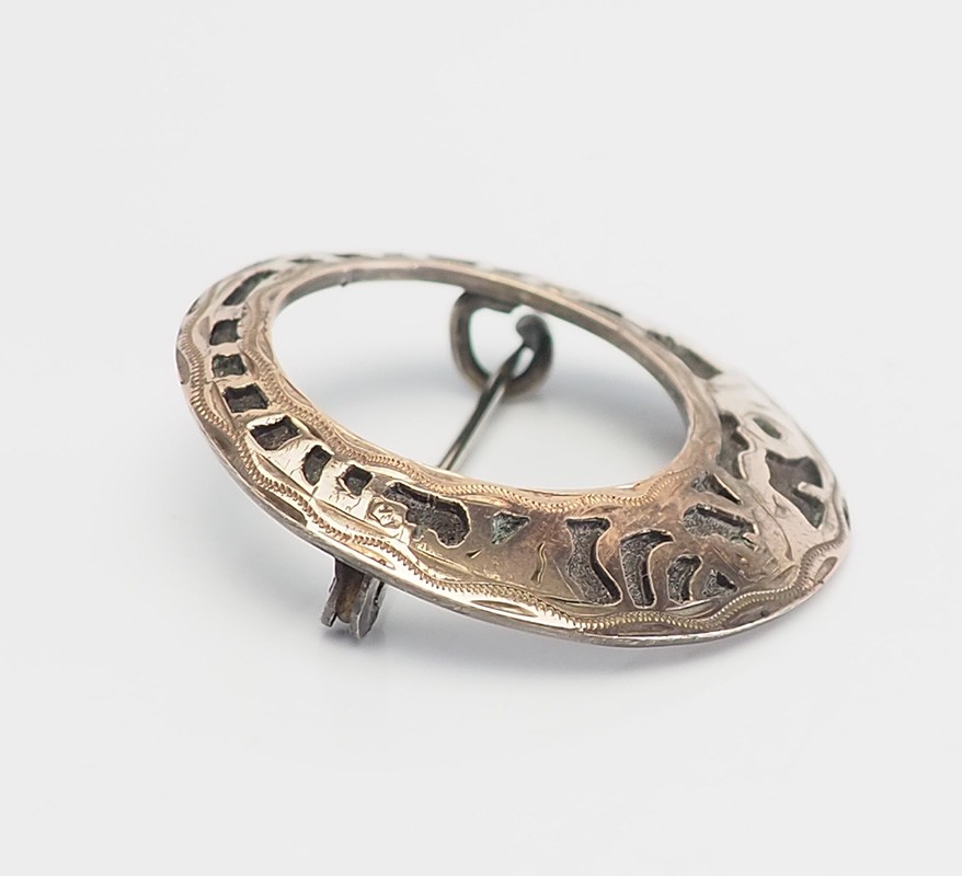 Vintage 900 silver and inlaid gold filled round brooch pin Guatemala
