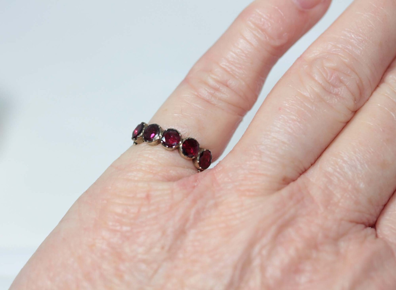 PRETTIEST GEORGIAN 9CT GOLD FIVE GARNET HALF HOOP RING in AMAZING CONDITION
