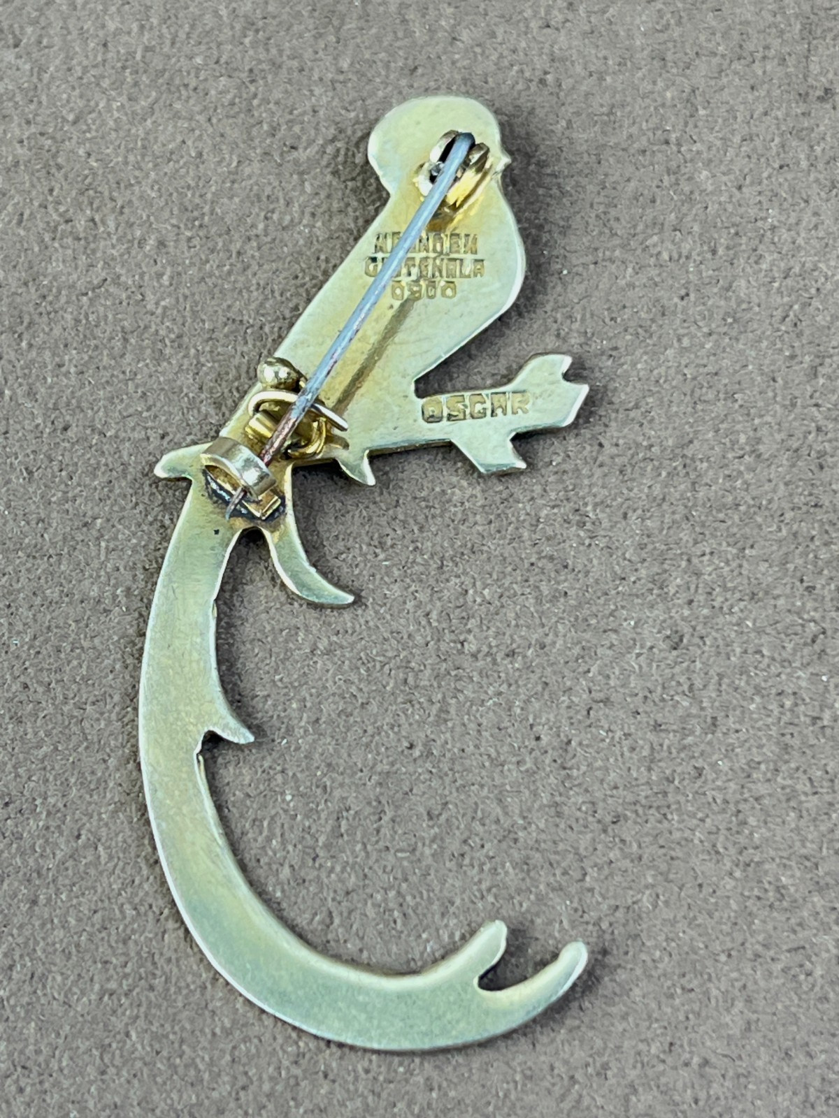 OSCAR HECHO EN GUATEMALA GOLD TONE 900 SILVER QUETZAL BIRD PIN / BROOCH 2-1/4″
