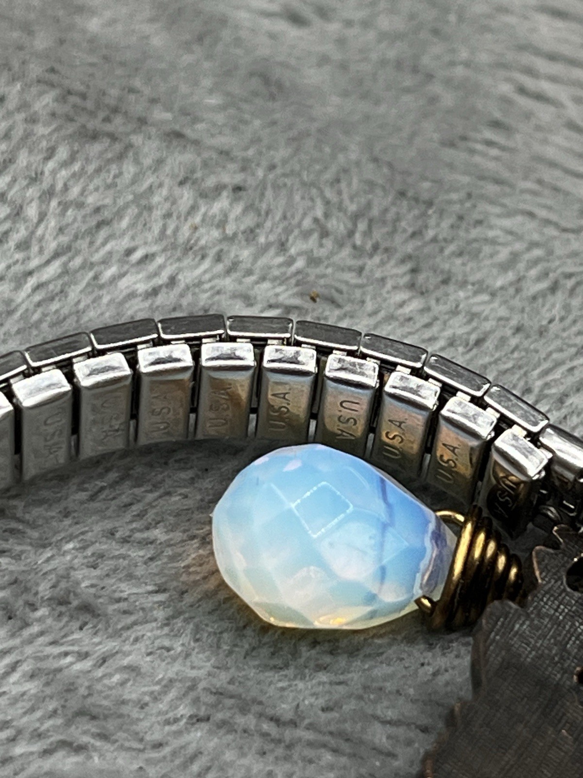 VTG. Cameo & Opalescent Bead OOAK Stretch Band Silver & Brass Tone Bracelet USA