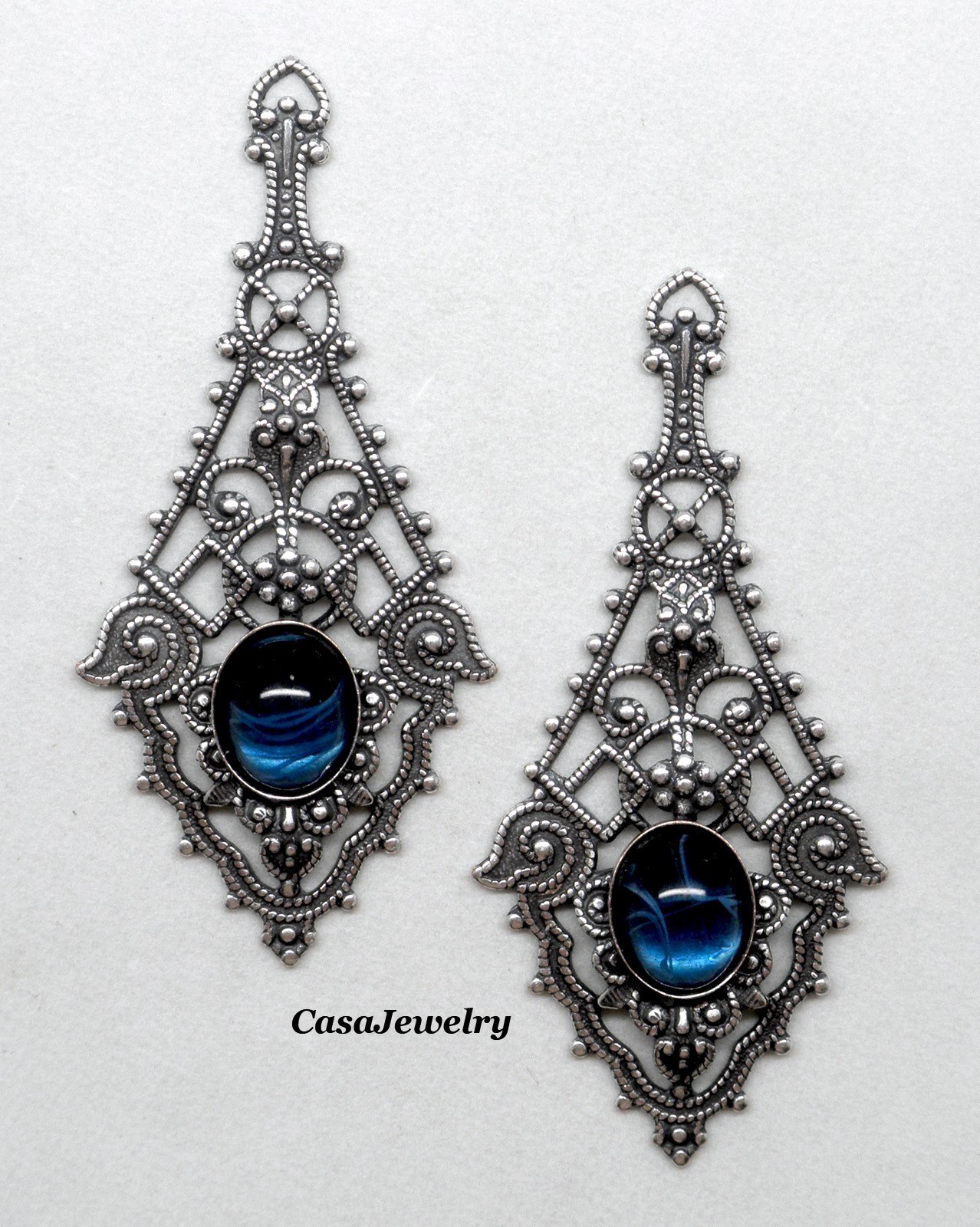 #1750MBLU ANTIQUED .925 STERLING SILVER PLATED FILIGREE W/TOP RING & 10X8 CAB