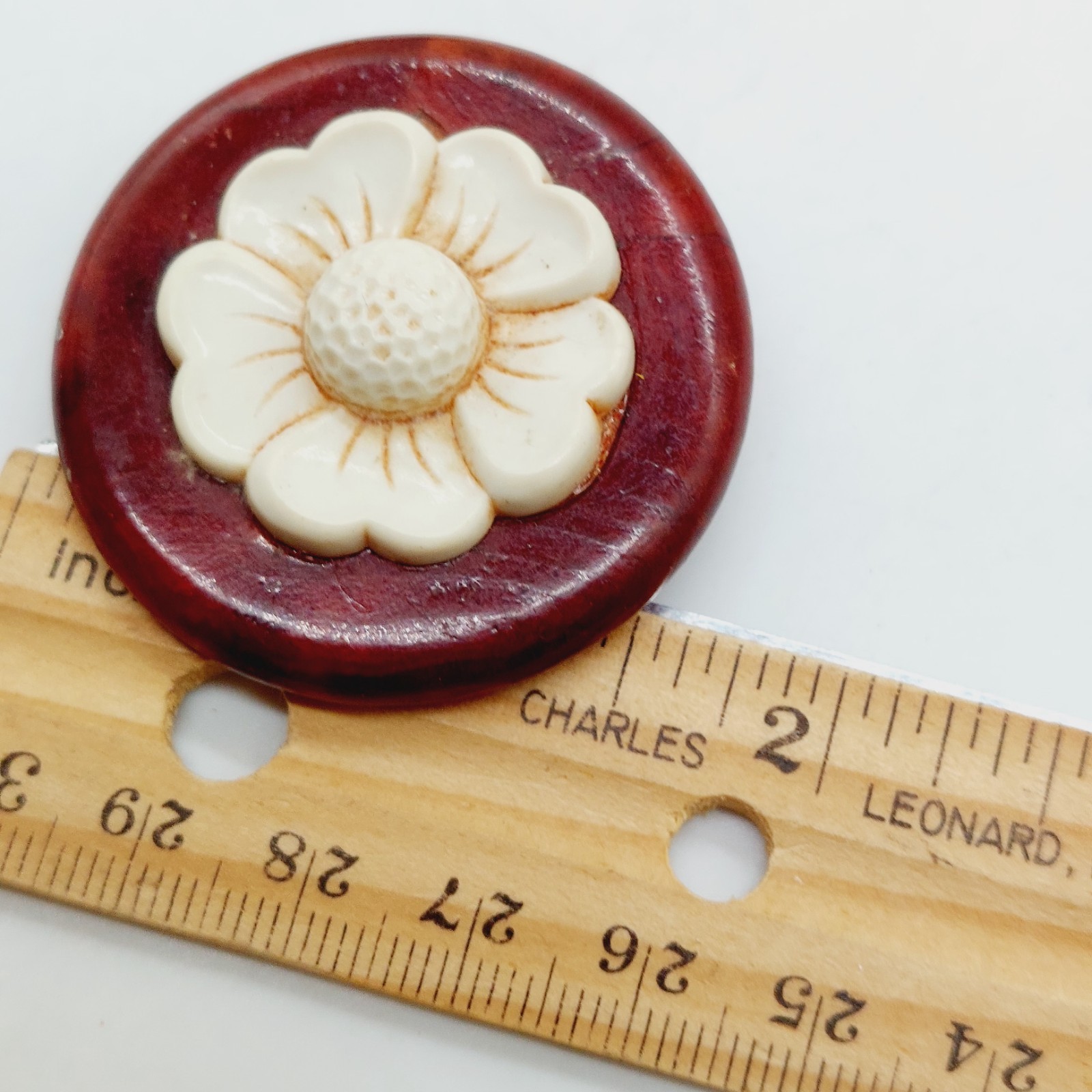 Floral Pins Brooch Plastic Brown White Round & Green Flowers Set Of 2