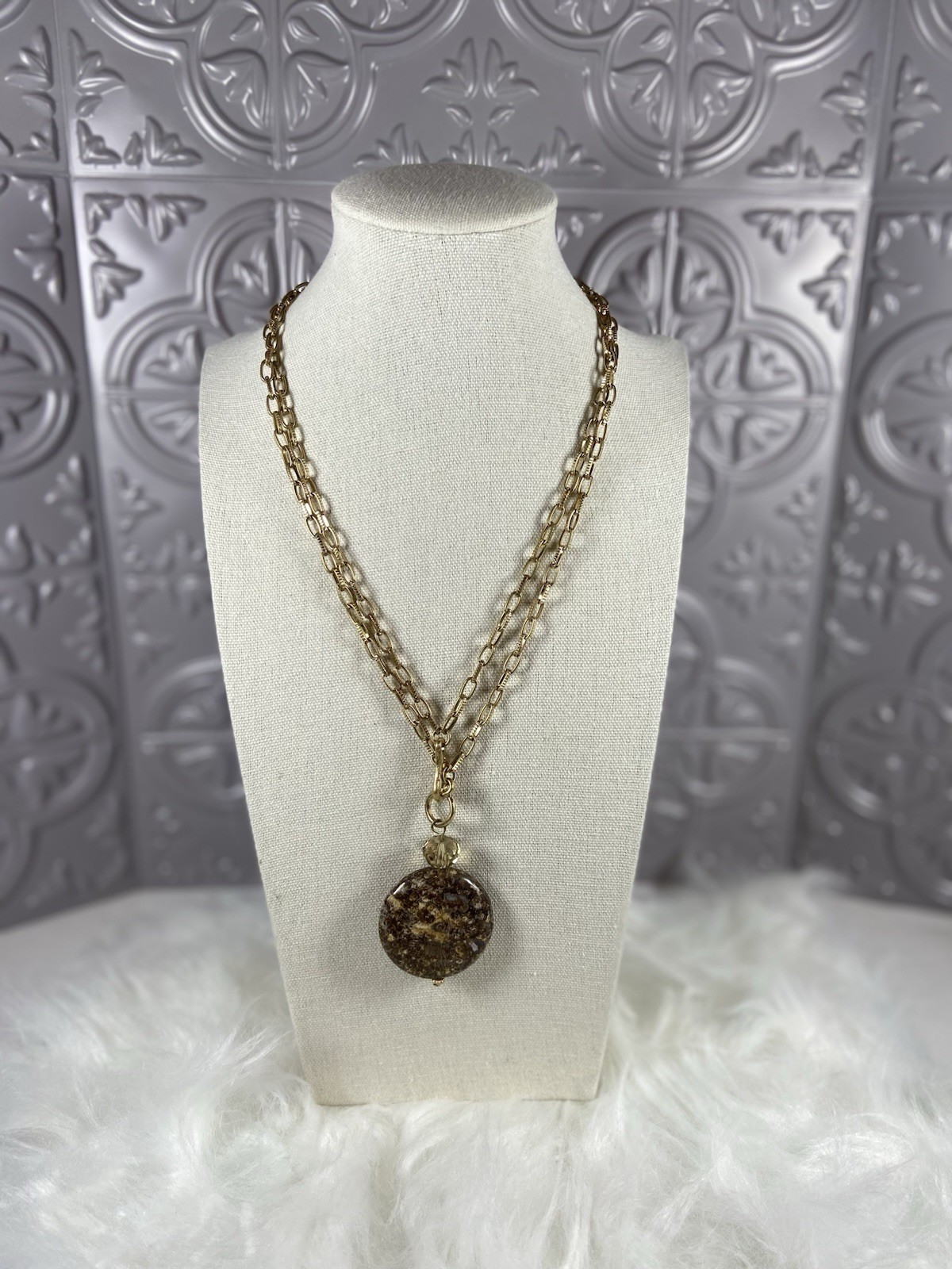 Gold Tone Medallion Necklace With Brown Stone Pendant
