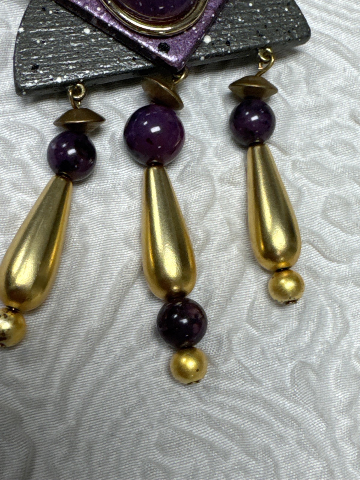 Vintage Art Deco Fan Shape Speckled Design Purple Cabochon Dangling Beads Brooch