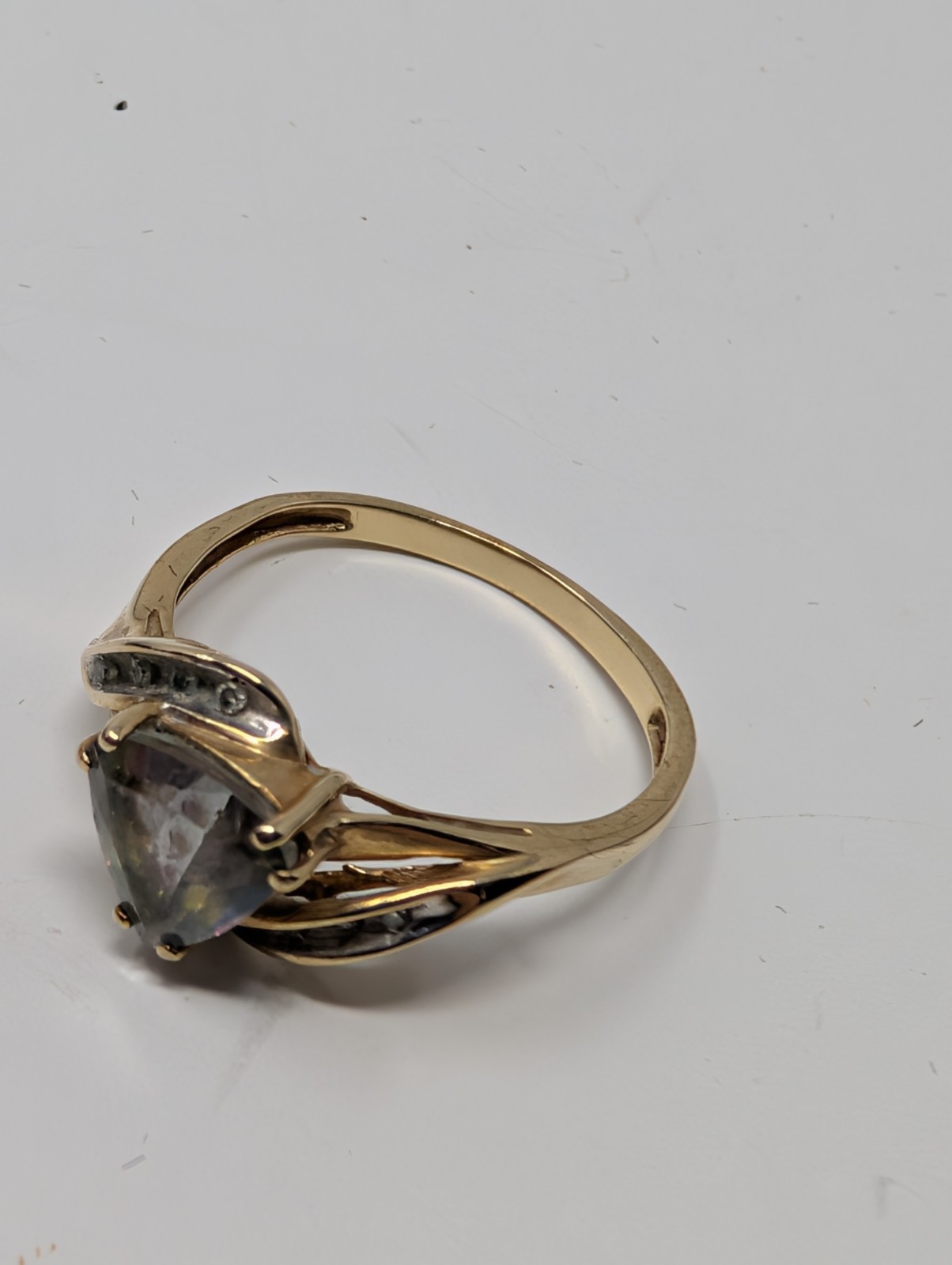 Vintage 10K Yellow Gold Trillion Cut Mystic Topaz Diamond Ring 2 Grams, SZ 6.5