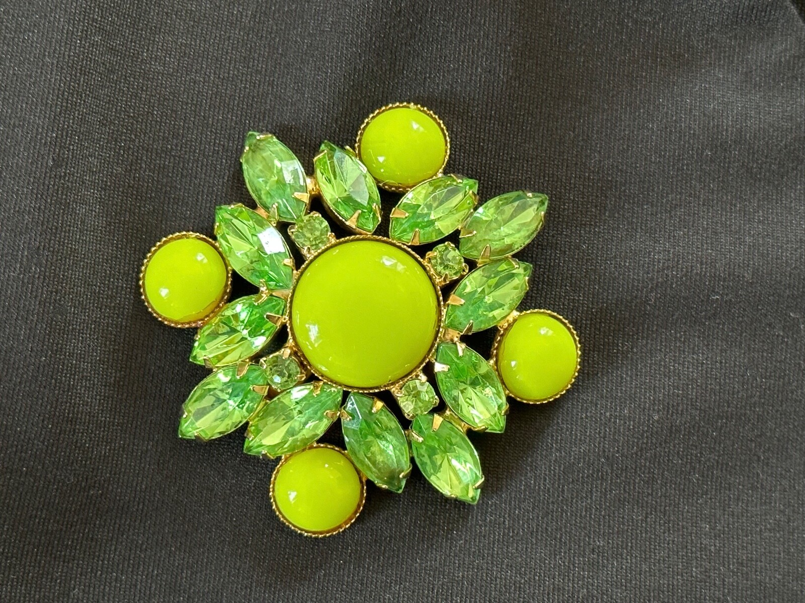 VINTAGE Brooch Pin Lime Green Cabachon & Rhinestone Brooch 1960s Fashion Jewelry