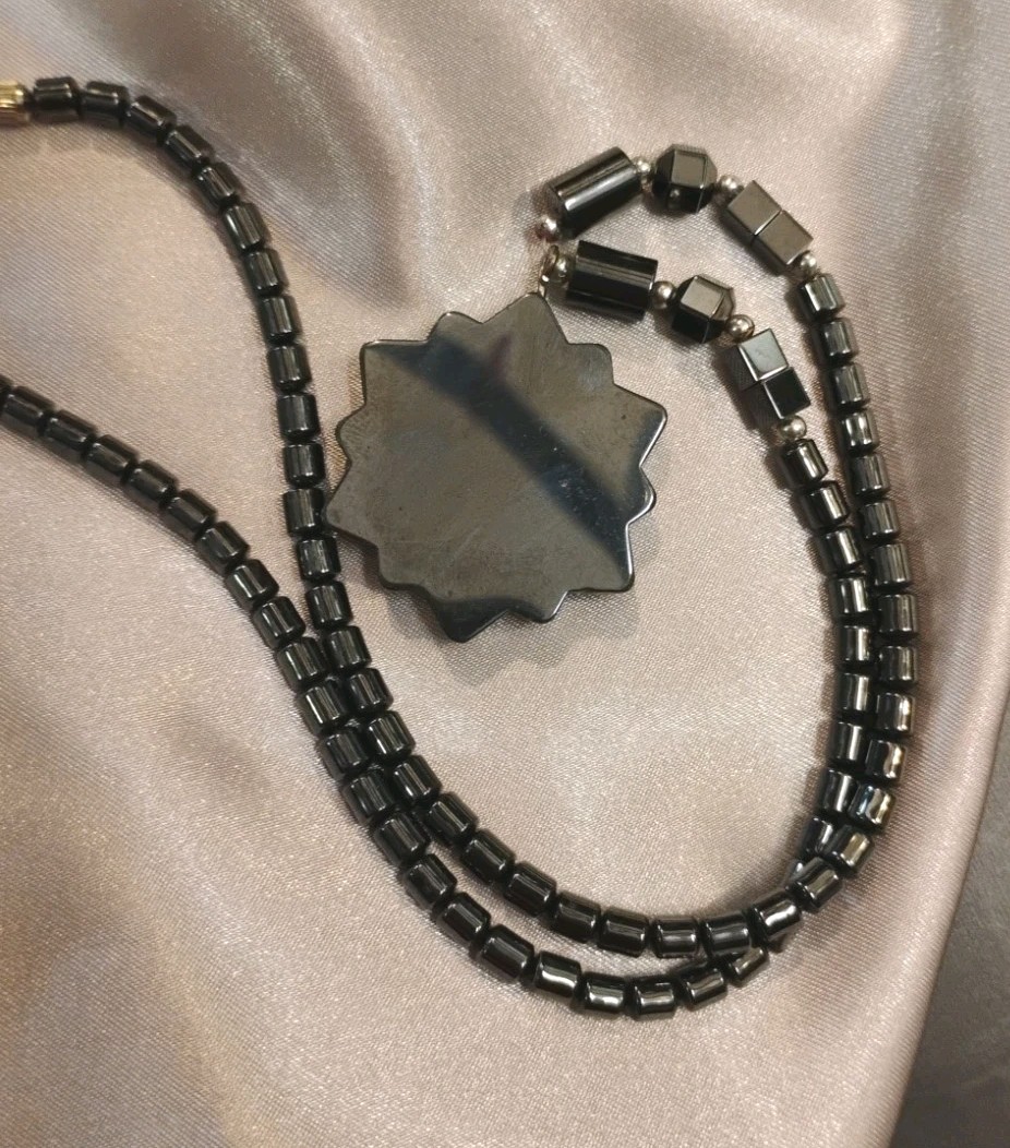 Vtg Carved HEMATITE Stone SUN Face Pendant 16″ Beaded Barrel Clasp Necklace!