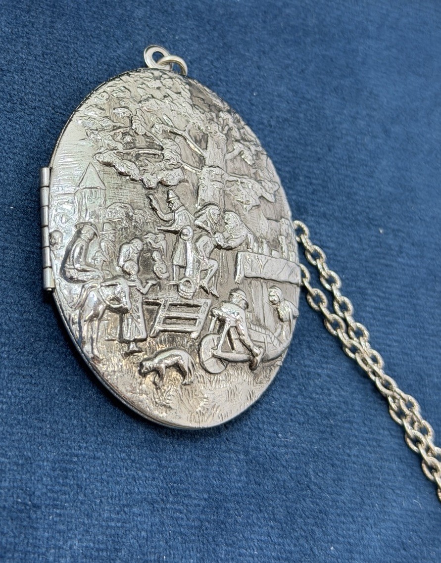 Vintage Large Oval Pastoral Scene Locket Pendant Necklace 30” Chain Silver Tone