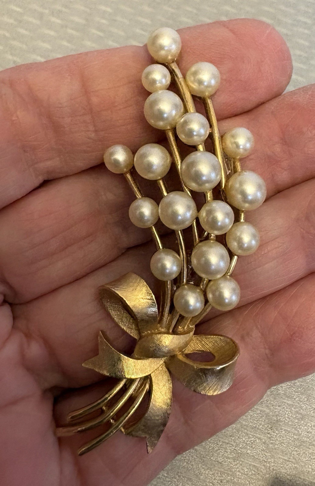 Vintage Crown Trifari Brooch Pearl Spray Ribbon Bow 60s Brushed Goldtone 2-5/8″