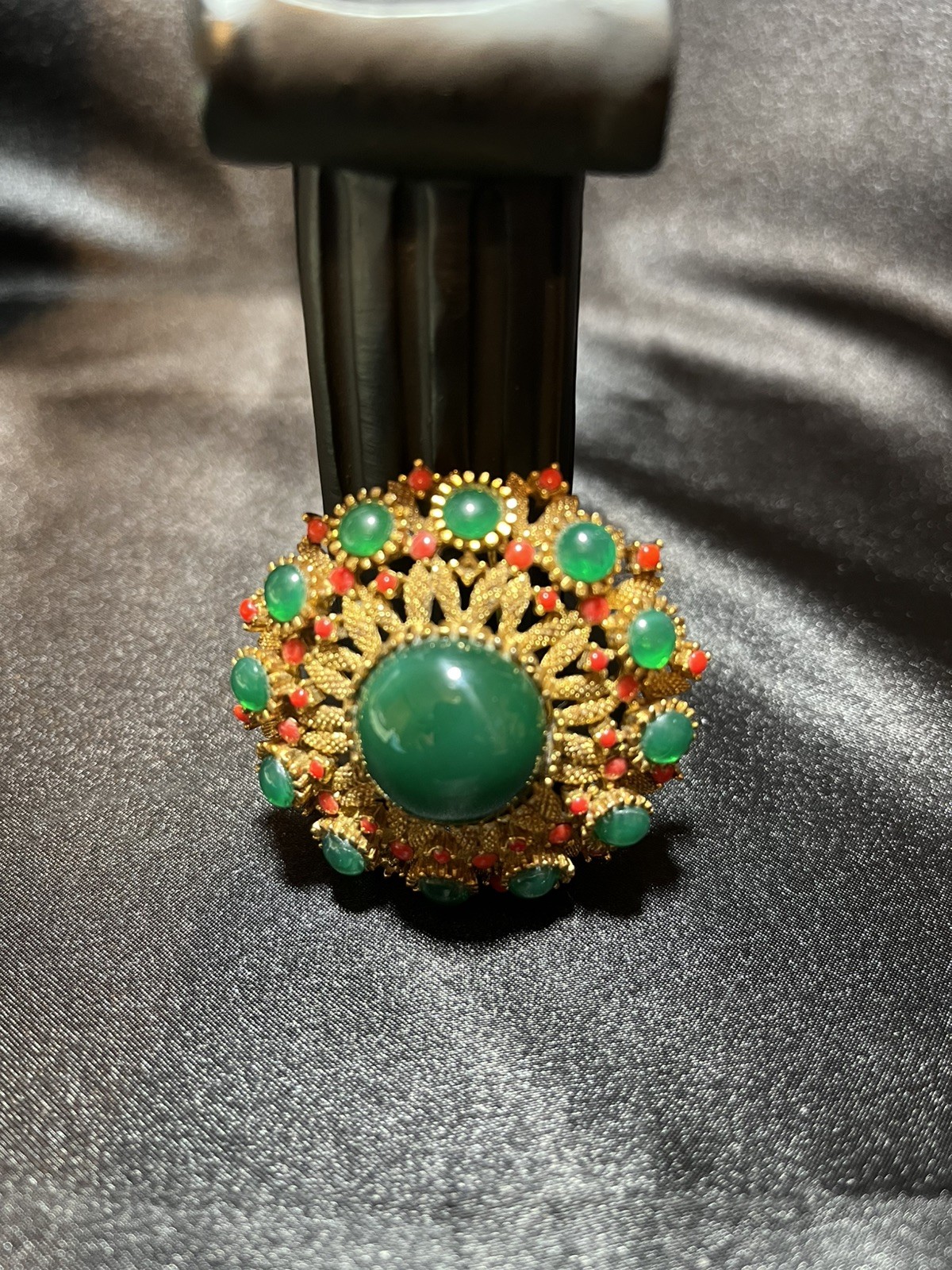 Vintage Signed SPHINX Gripoix Cabochon Peking Glass Brooch