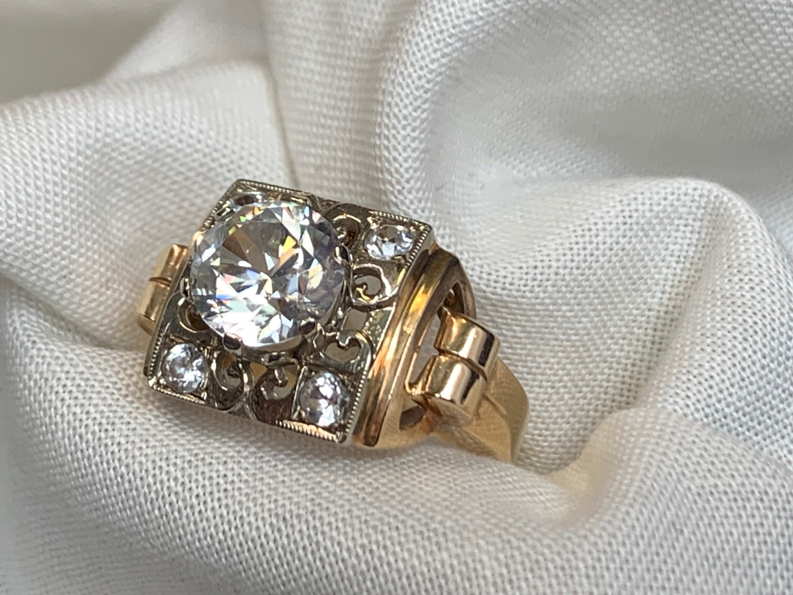 Vtg Yellow Gold Ring 4.86g Fine Jewelry Size 6 Band Clear Stones *READ*