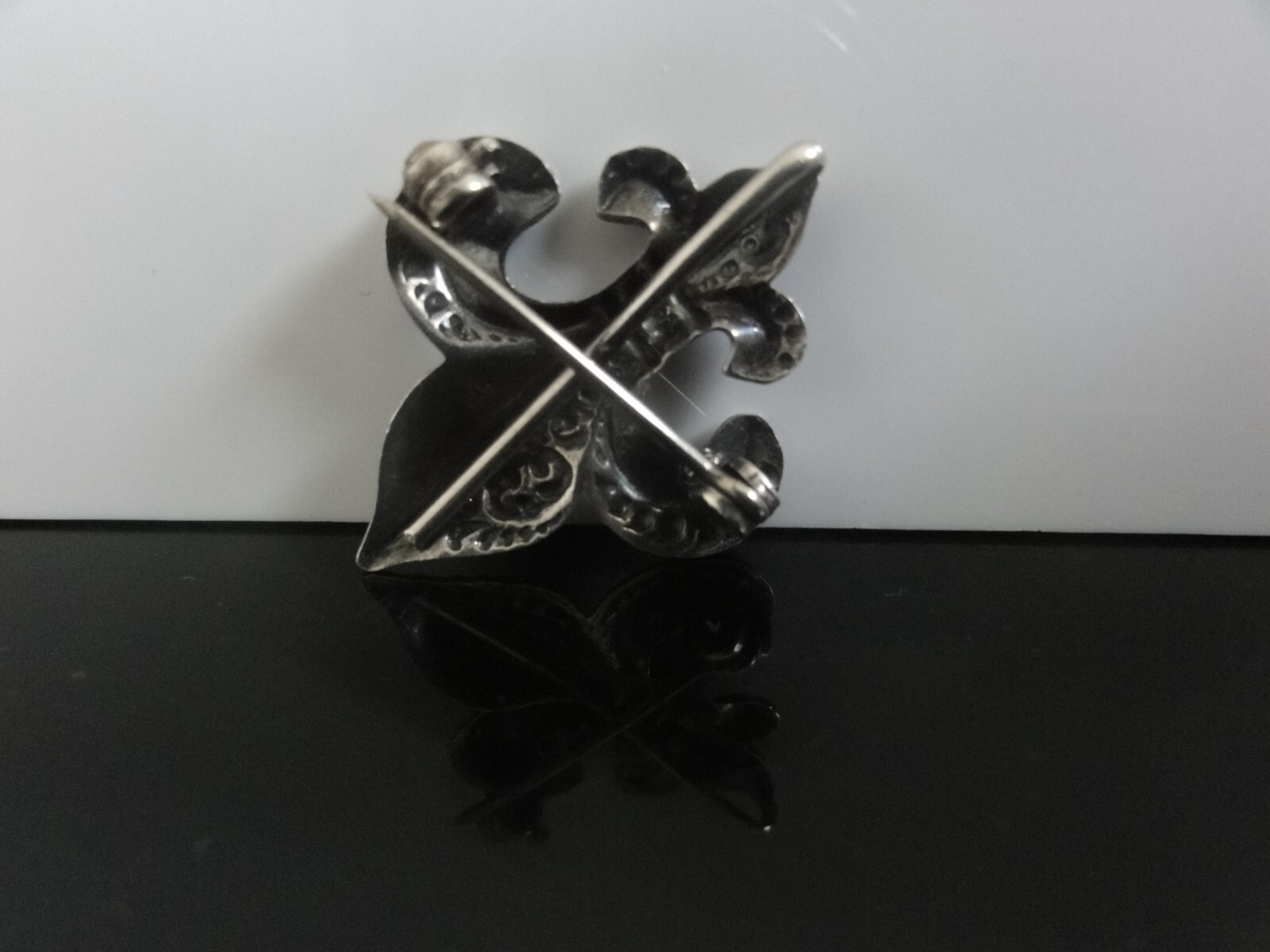 Antique Lovely Embossed 925 Sterling Silver Lily Flower Revere Brooch Pendant