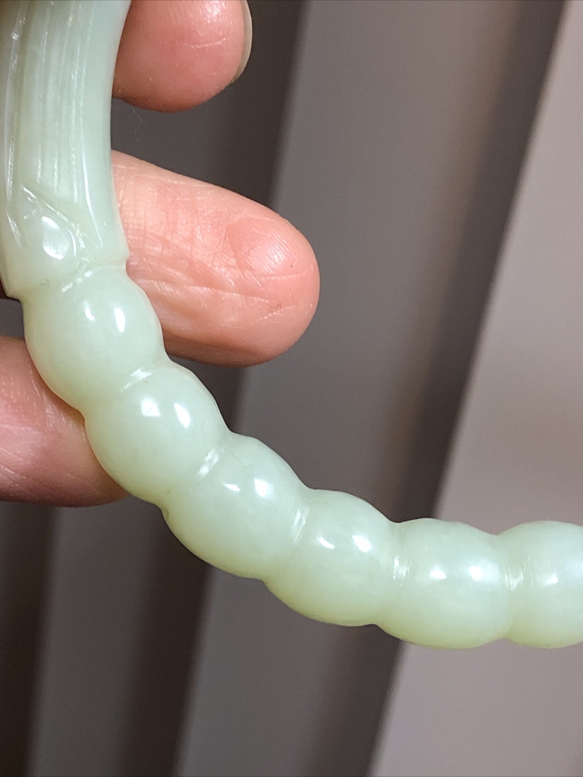 5.Metropolitan Museum Of Art Light Green JADE stone Bangle Bracelet 56.2g,7 1/4″