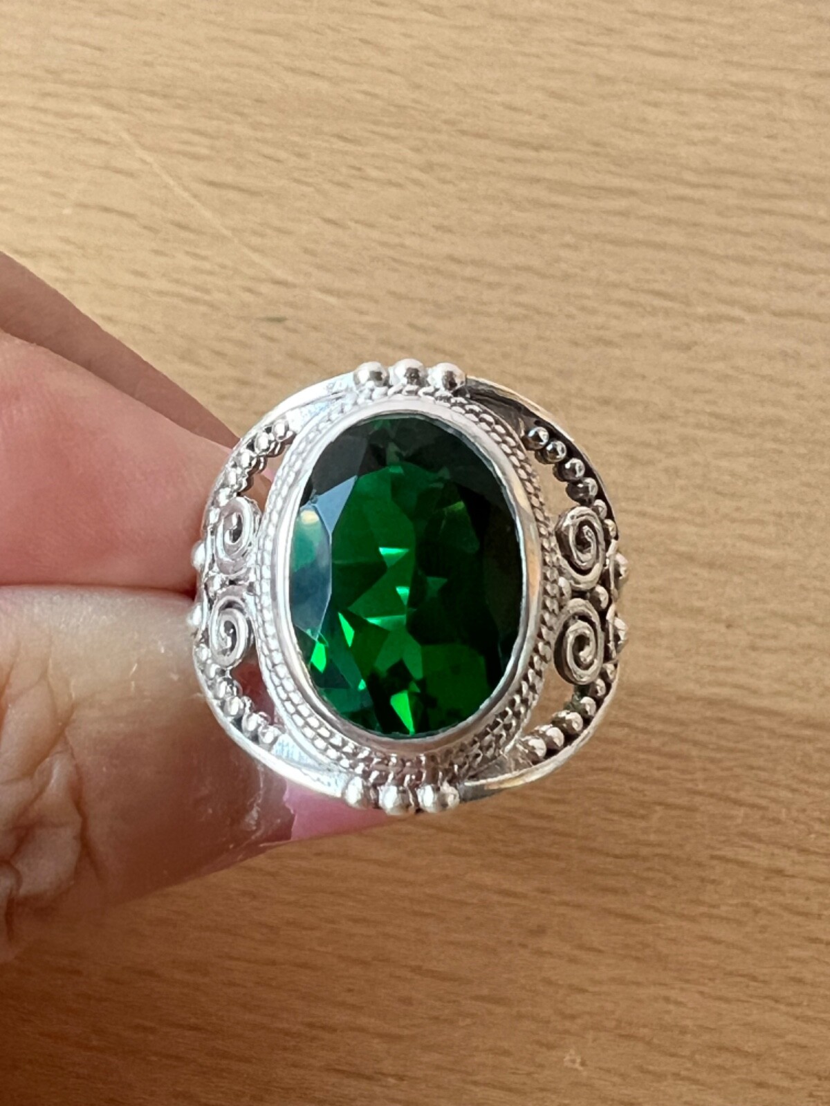 VINTAGE LARGE VIVID GREEN OVAL PASTE GLASS RING 925 STERLING SILVER ORNATE