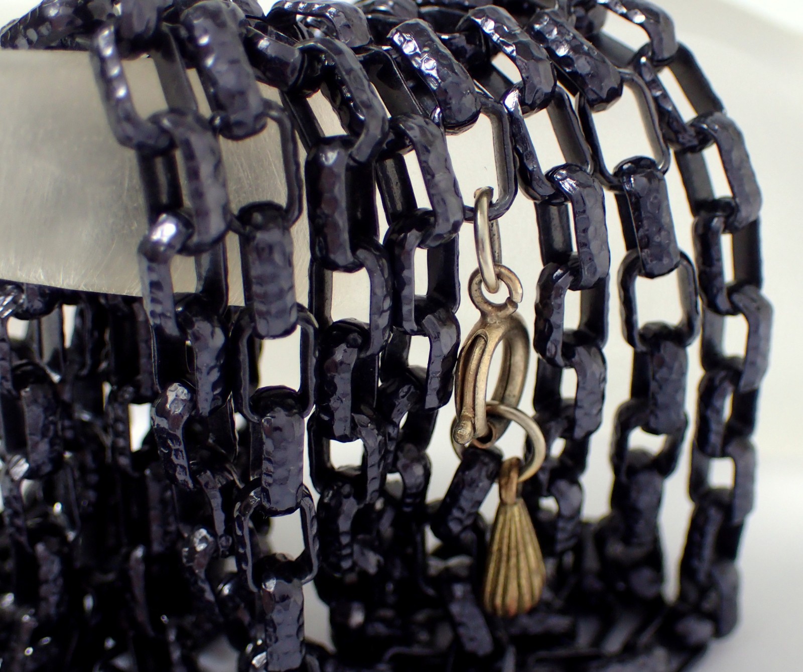 LESTER JOY Vtg Signed Les Bernard Hammered Black Metal 61″ Chain Link Necklace