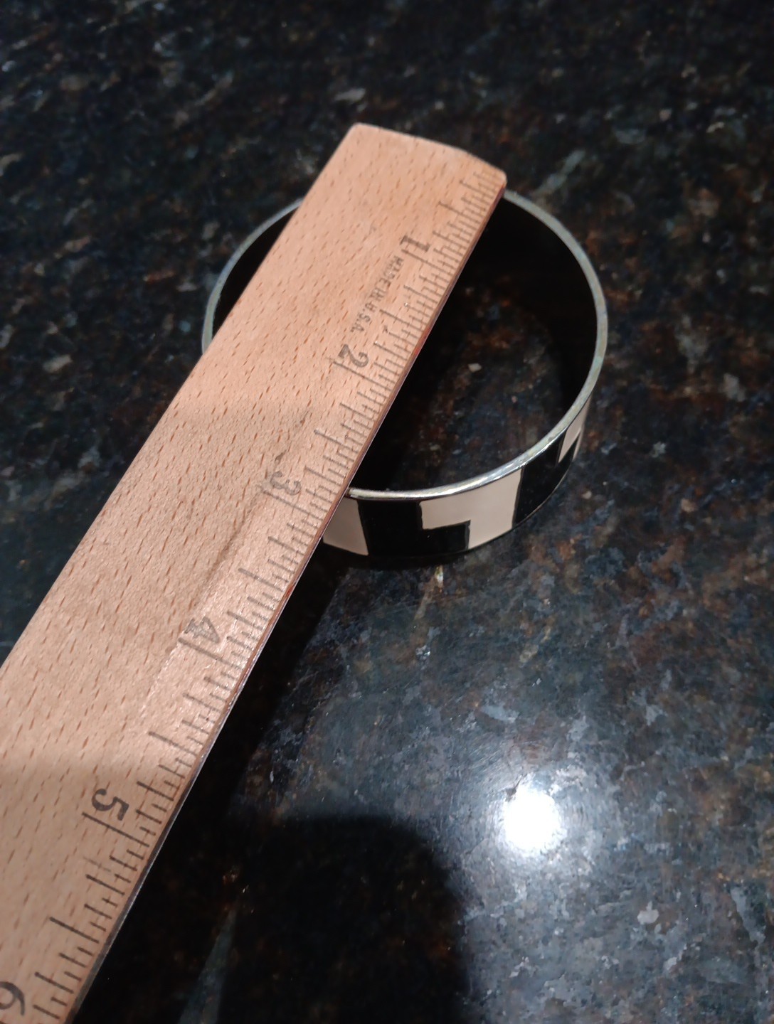 L.A.M.B. GWEN STEFANI SIGNED ABSTRACT B&W ENAMEL 1″ W BANGLE BRACELET #1925A