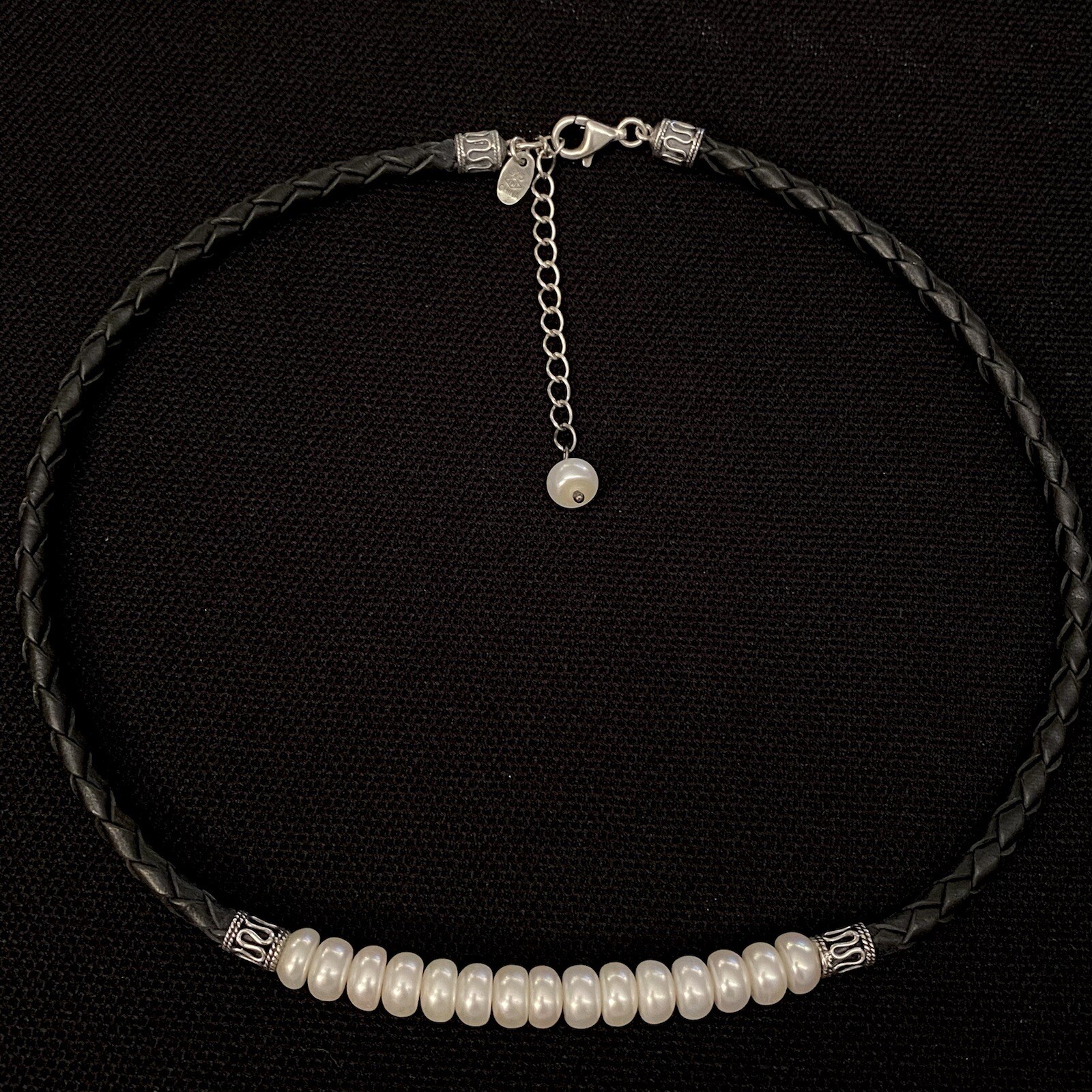 BEAUTIFUL ESTATE STERLING SILVER BUTTON PEARL LEATHER CORD NECKLACE 15”-17” LONG