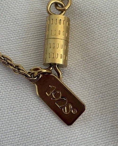Vintage 1928 Brand Goldtone 3-Sided Spinner Photo Locket Necklace w/30” Chain