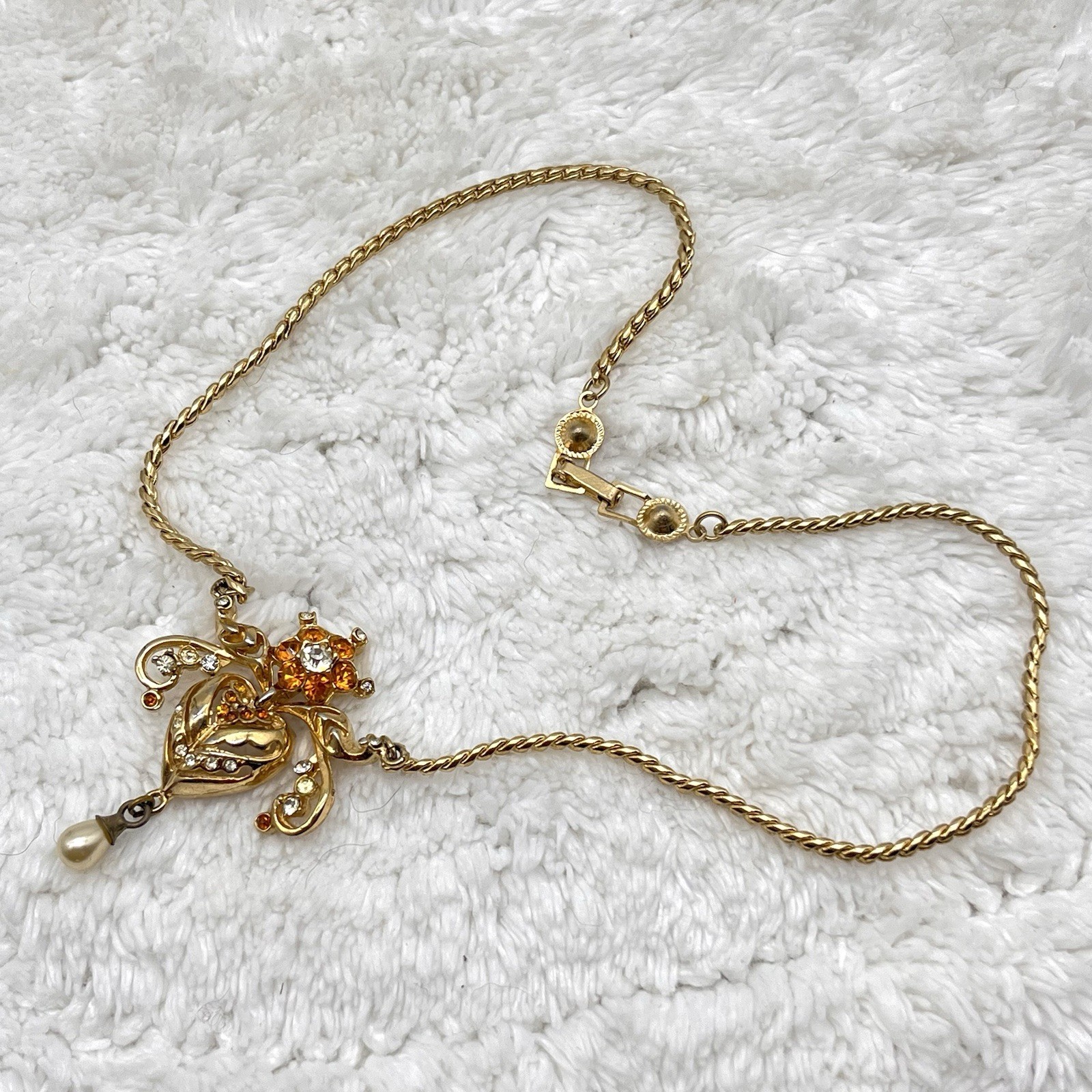Vintage Puffy Heart Flower Necklace Orange Rhinestones Gold Tone Chain 15″