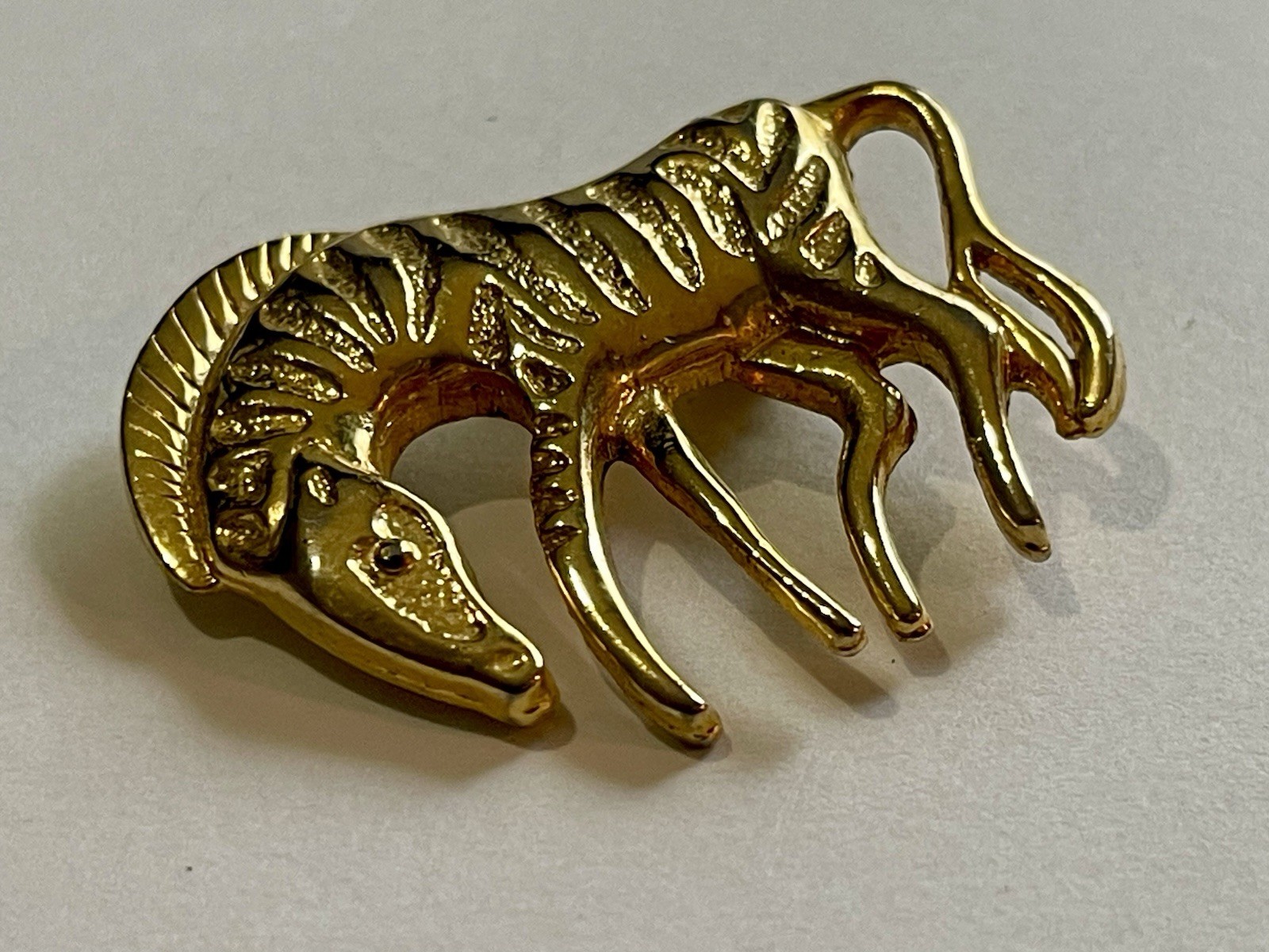 Beautiful Vintage Goldtone Figural ZEBRA Brooch Pin Safari Nature Sculptural