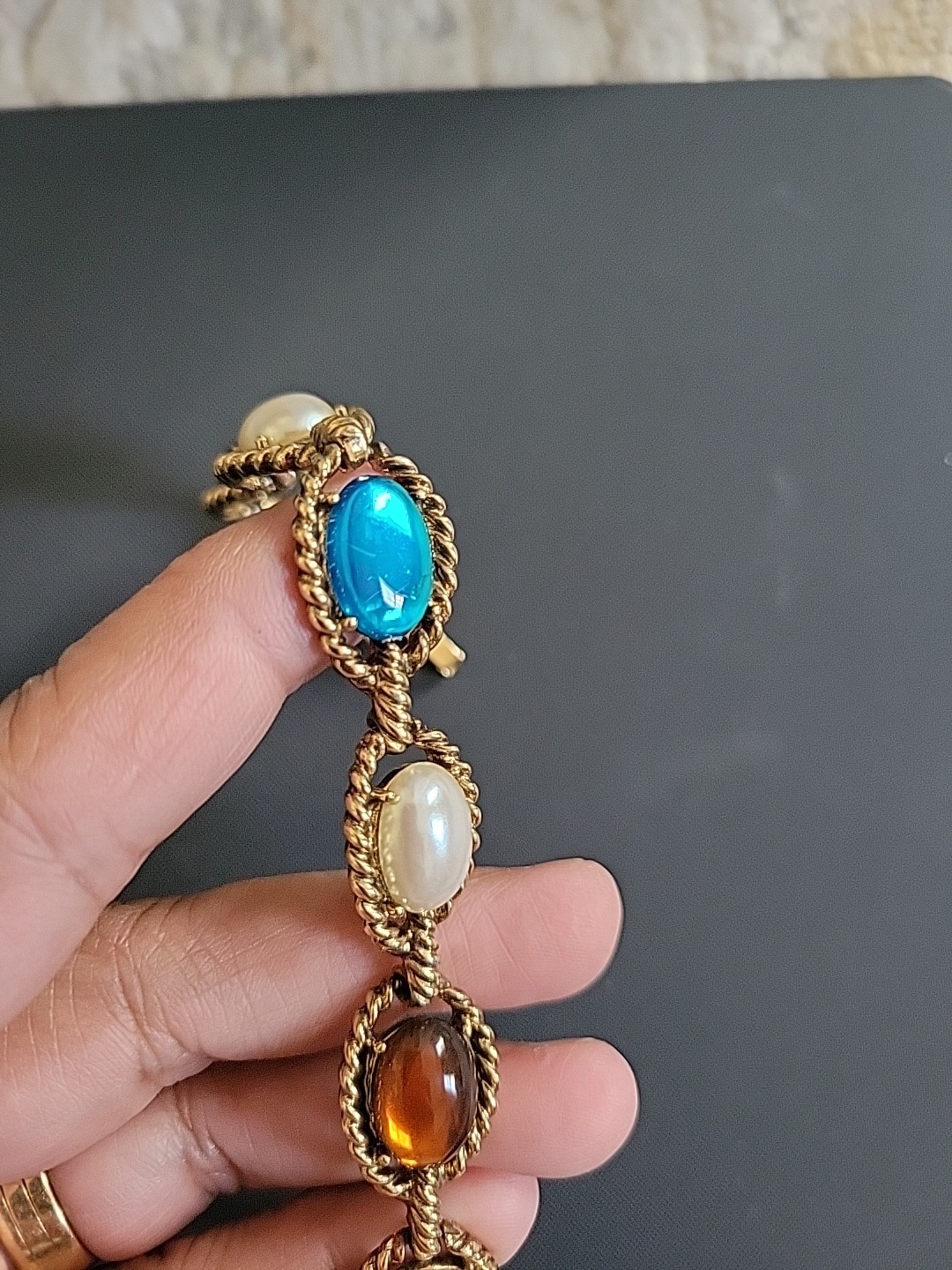 Vntg Floating Gripoix Cabochons & Pearls Golden Ornate Bracelet 8″, 32 gms