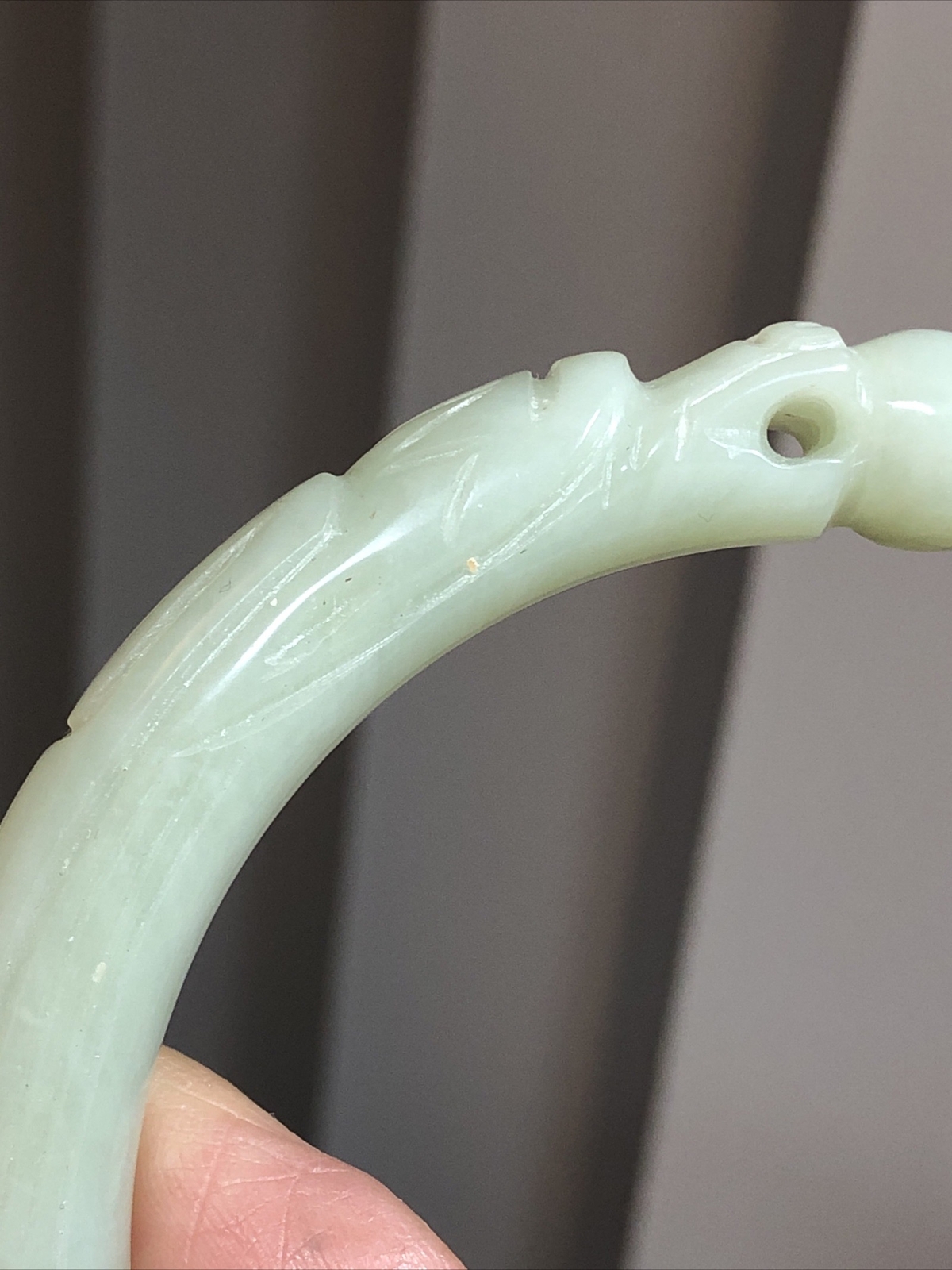 5.Metropolitan Museum Of Art Light Green JADE stone Bangle Bracelet 56.2g,7 1/4″