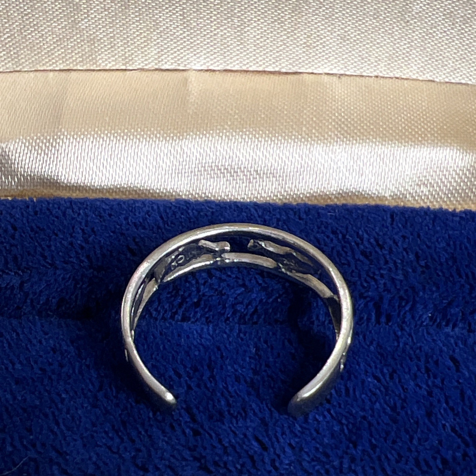 Vintage CW 10k White Gold Dolphin Toe Midi Pinky Child Ring Band Adjustable