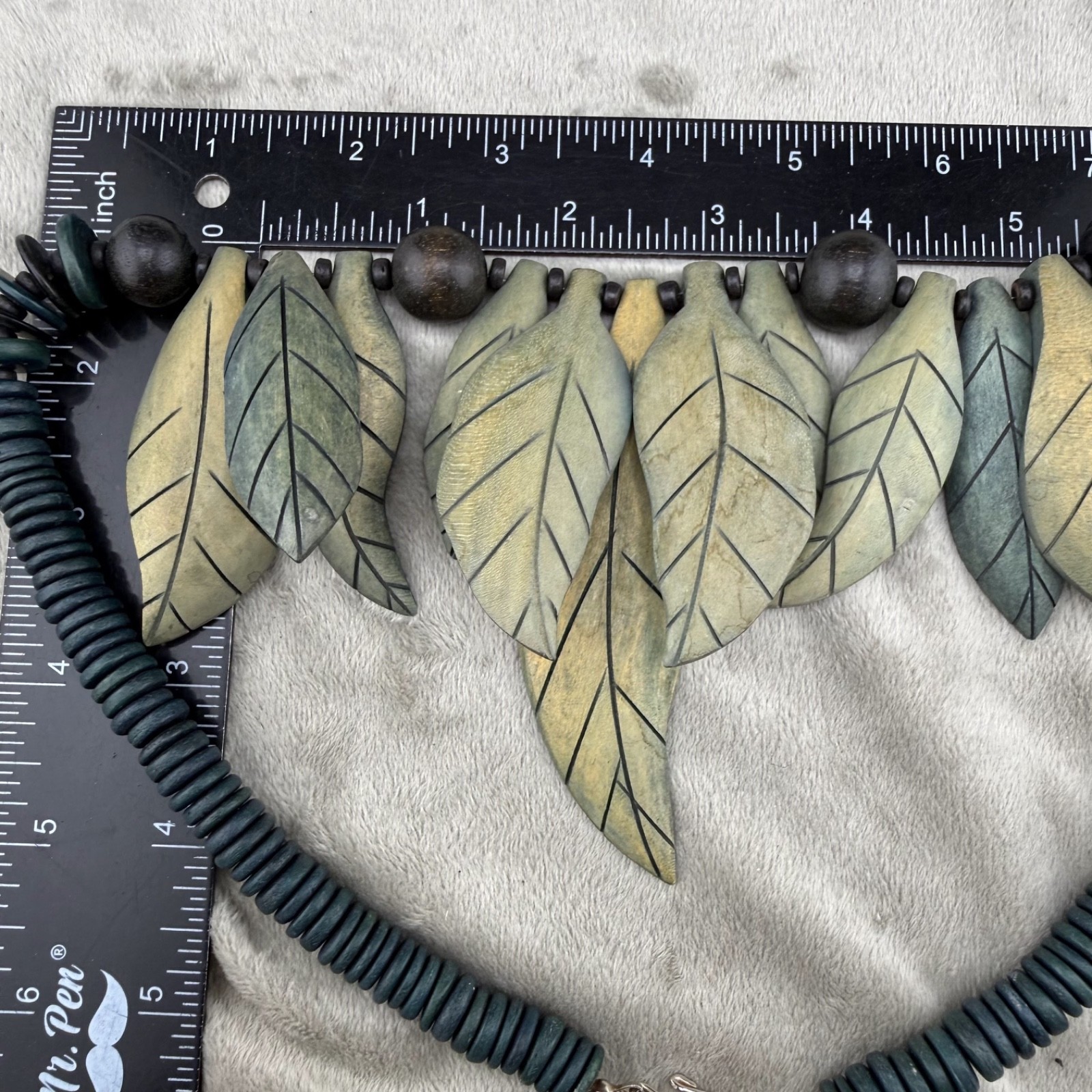 Vintage Necklace Wood Beaded Leaf Lightweight 22”