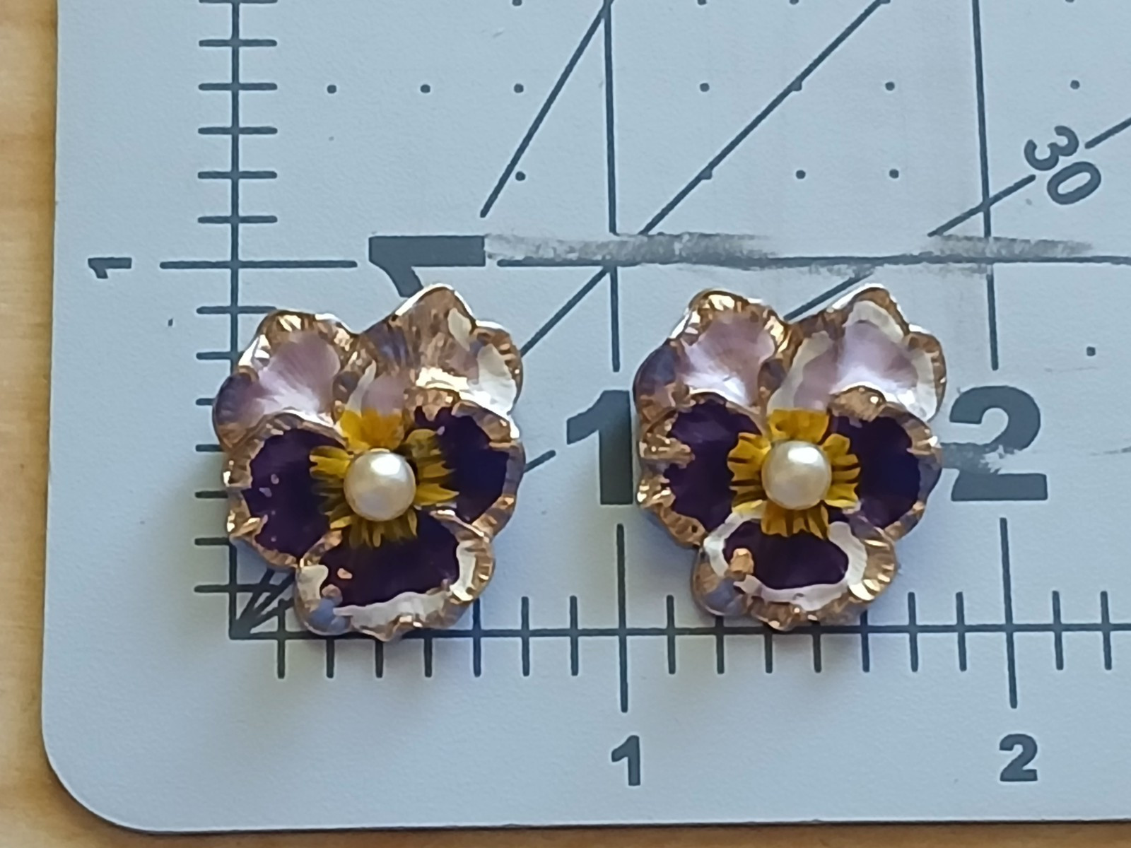 Vintage PAIR of Enamel Painted PANSY Flower Faux Pearl SCATTER Brooch Pin (2 PC)