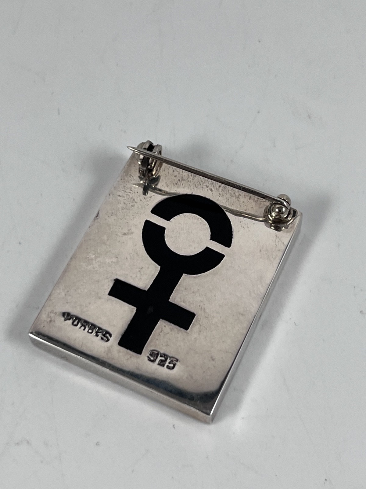 VINTAGE FORBES STERLING SILVER BLACK ENAMEL FEMALE SYMBOL MODERNIST PIN BROOCH
